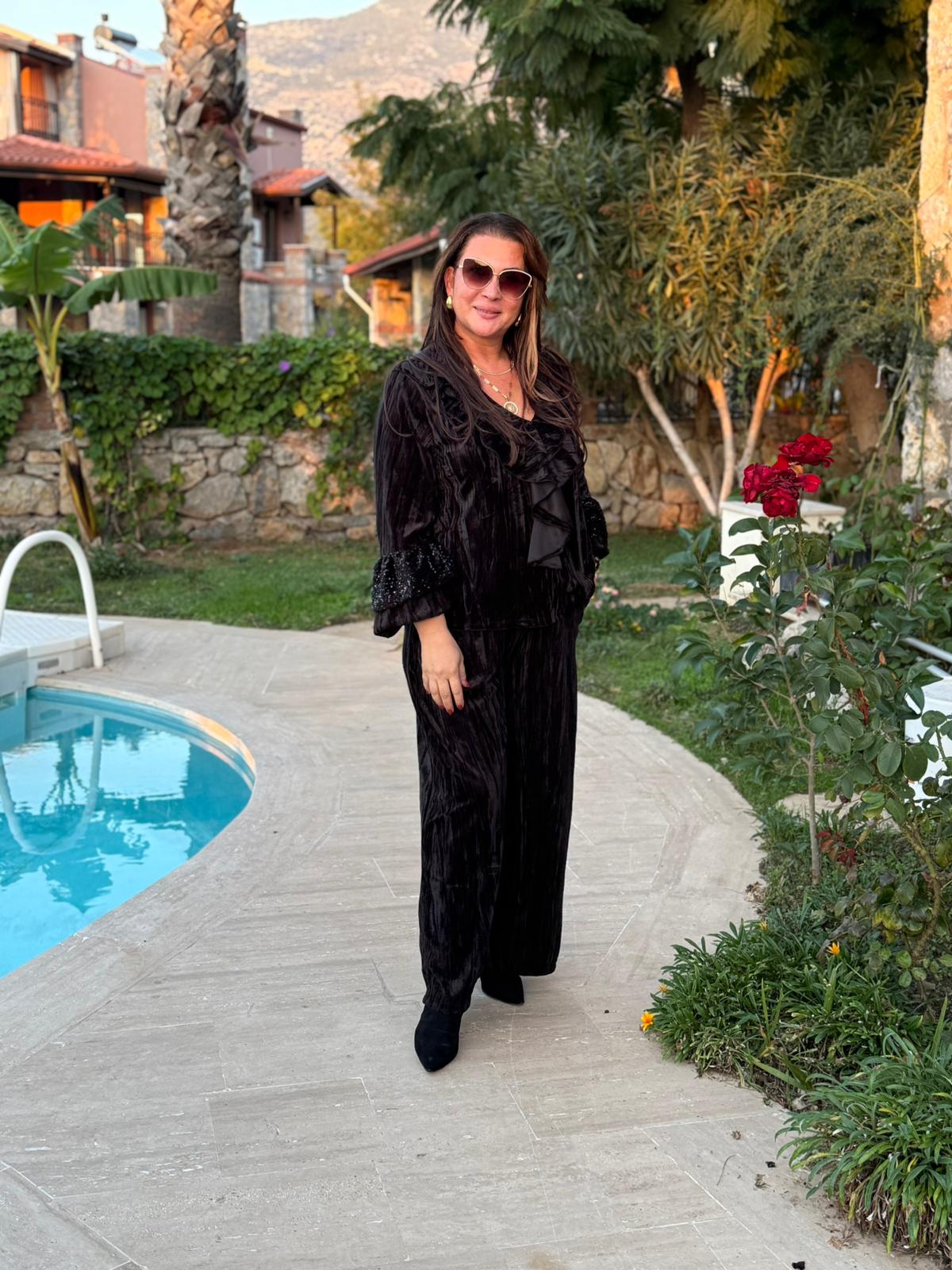 NC7930 İspanyol Model Kolları Pulpayetli İtalyan Kadife Takım Siyah