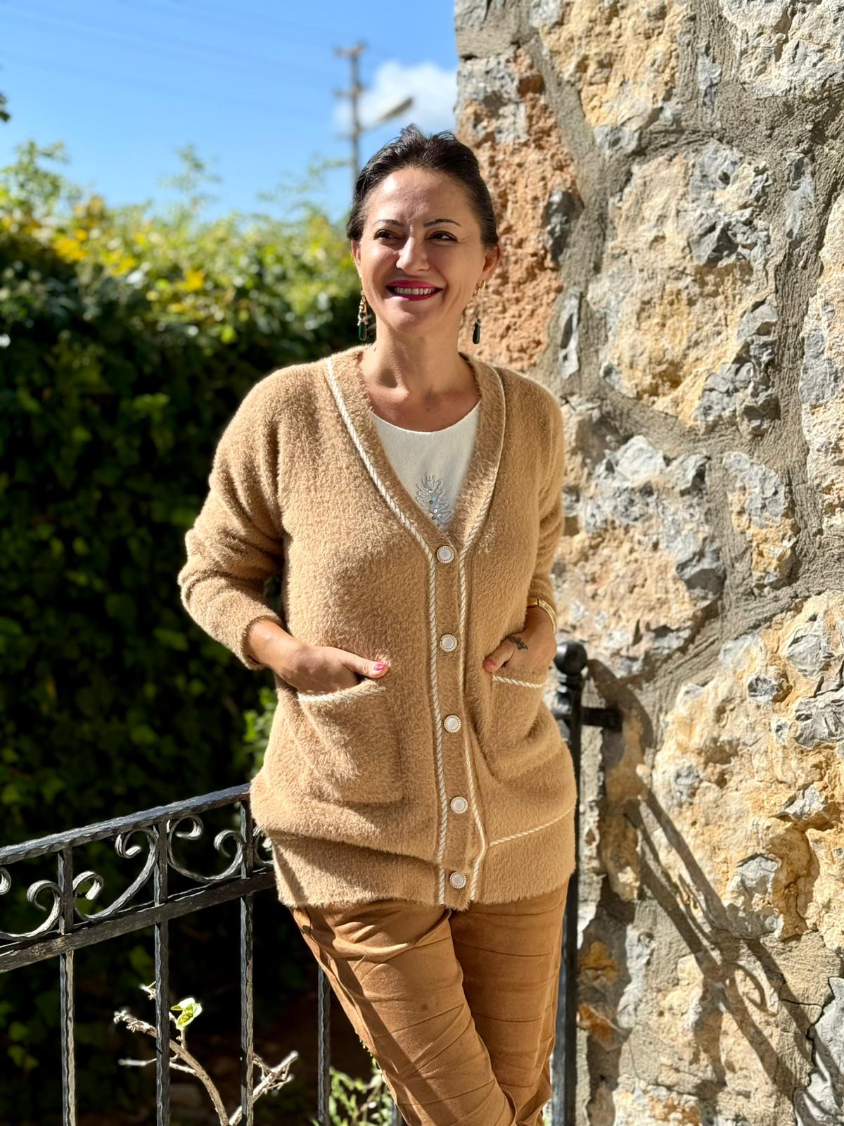 NC1067 Düğmeli İşlemeli Yün Hırka Camel