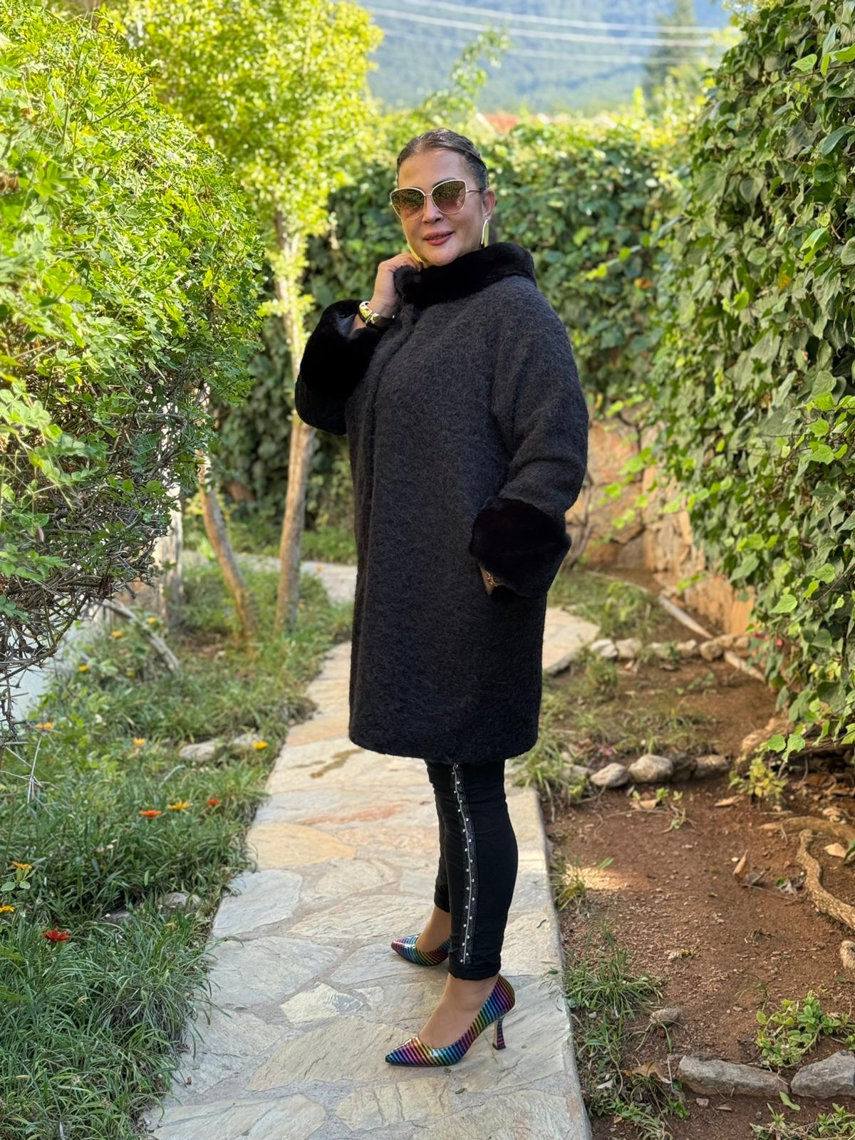 N2238 Abrigo Napa Leopardo Cremallera Negro