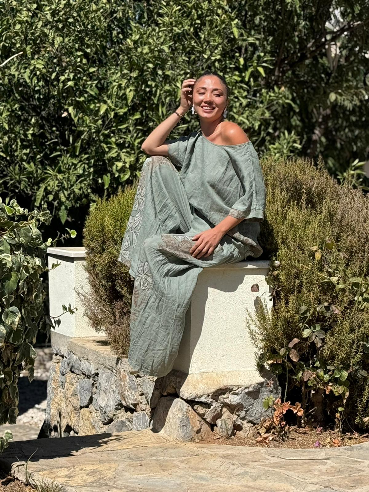 NC61253 İtalyan Çiçek Baskılı Keten Takım Haki