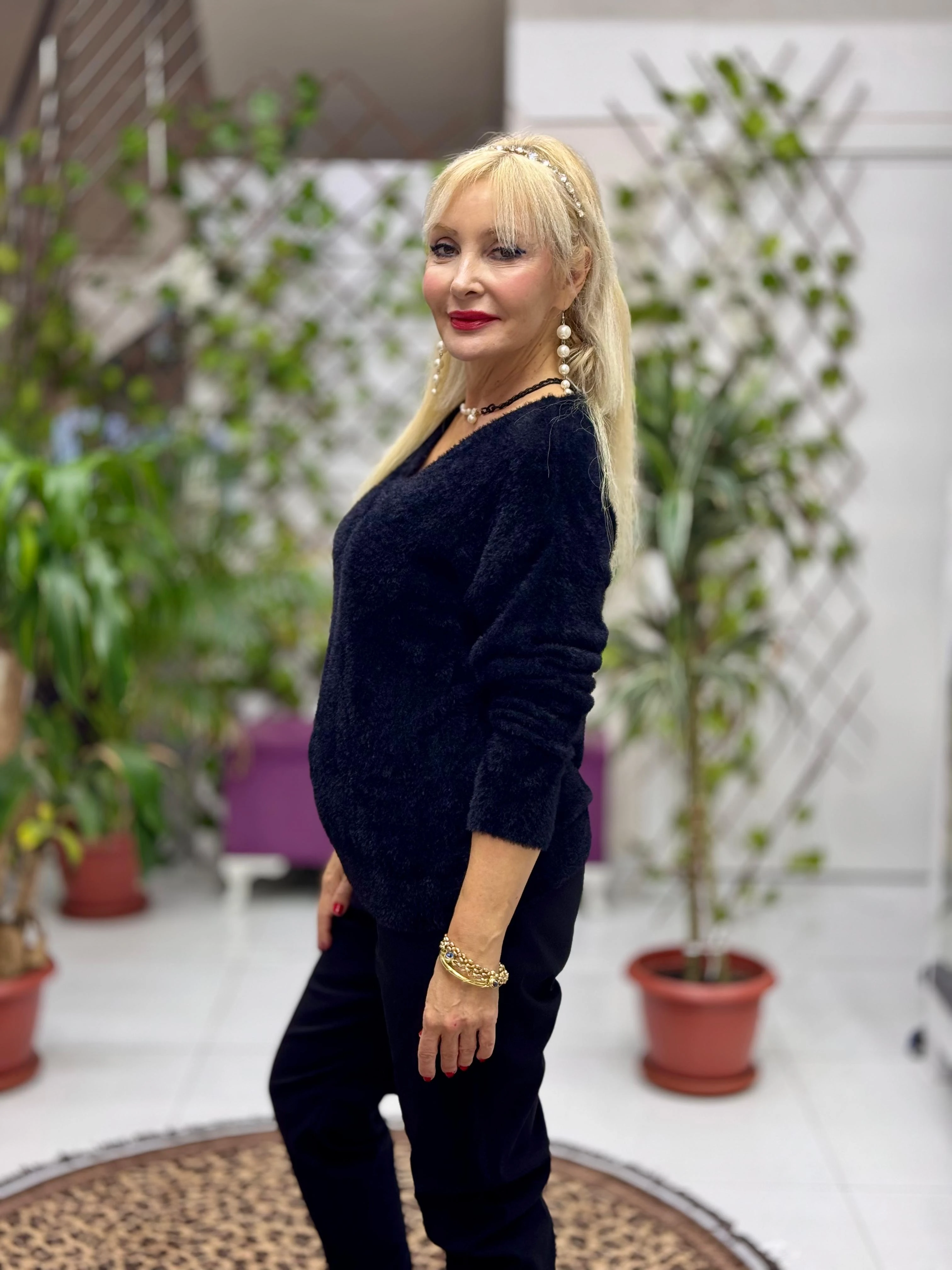 YG24029 İtalyan V Yaka Peluş Angora Kazak Siyah