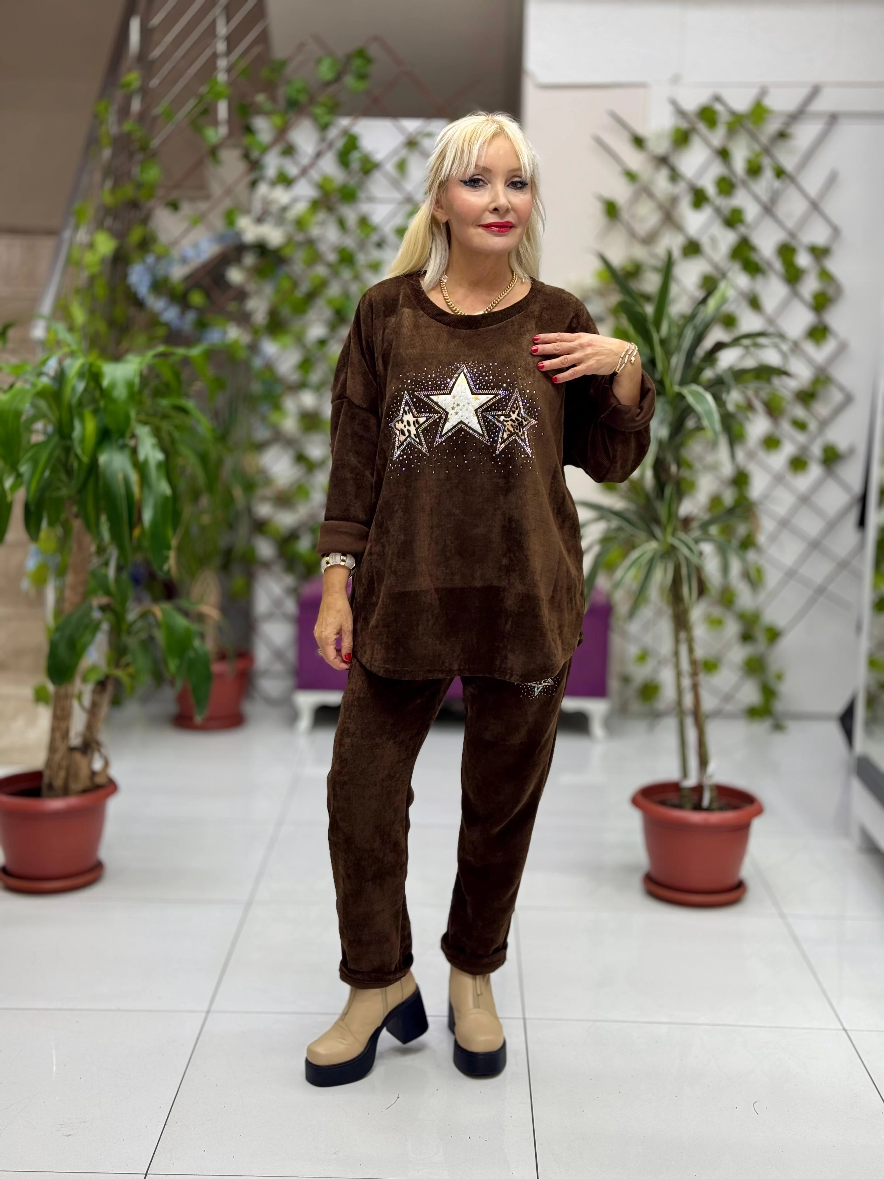 NC23081 Yıldız Desenli Taşlı İtalyan Kadife Takım Kahverengi