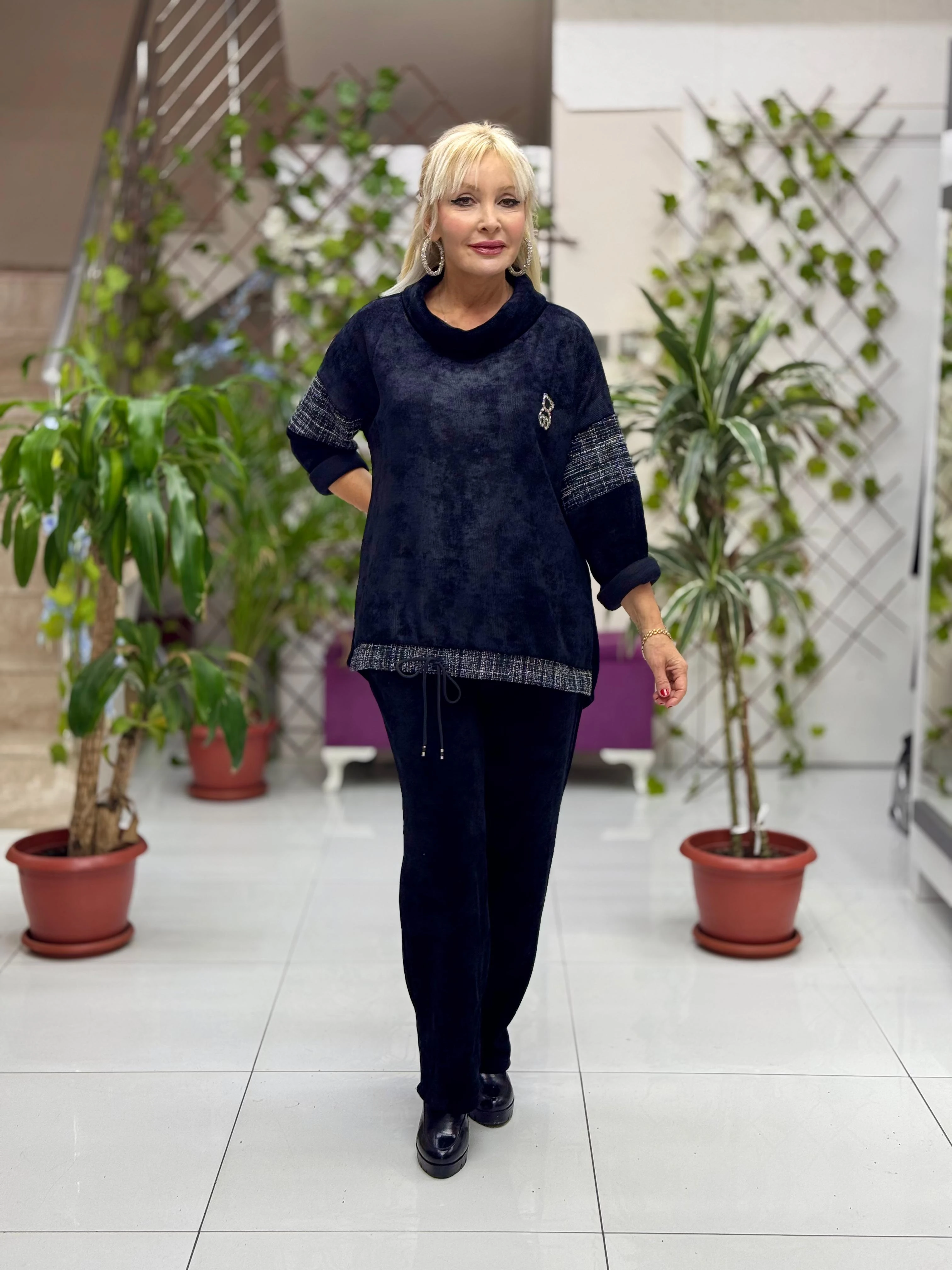 NC15517 Degaje Yaka Ayıcık Taşlı İtalyan Kadife Takım Siyah