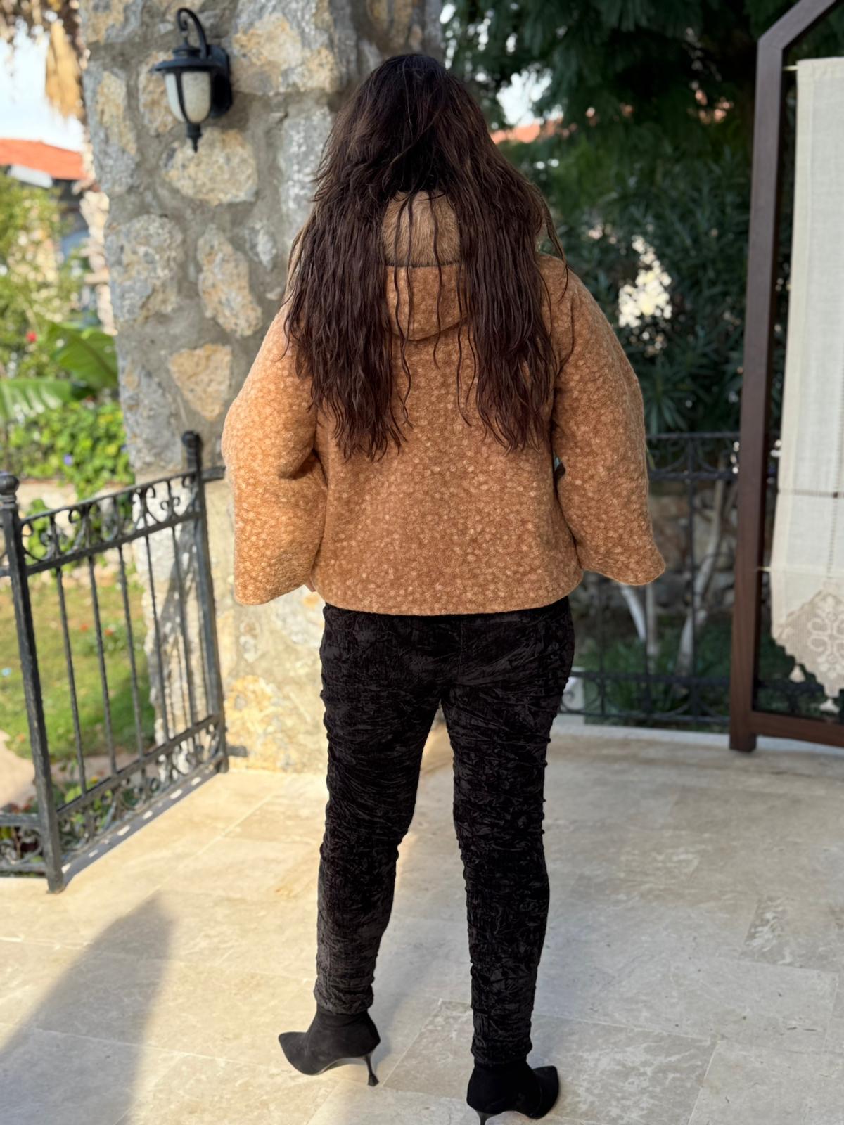 YG9190 Kürklü Düğmeli İtalyan Keçe Panço Ceket Camel