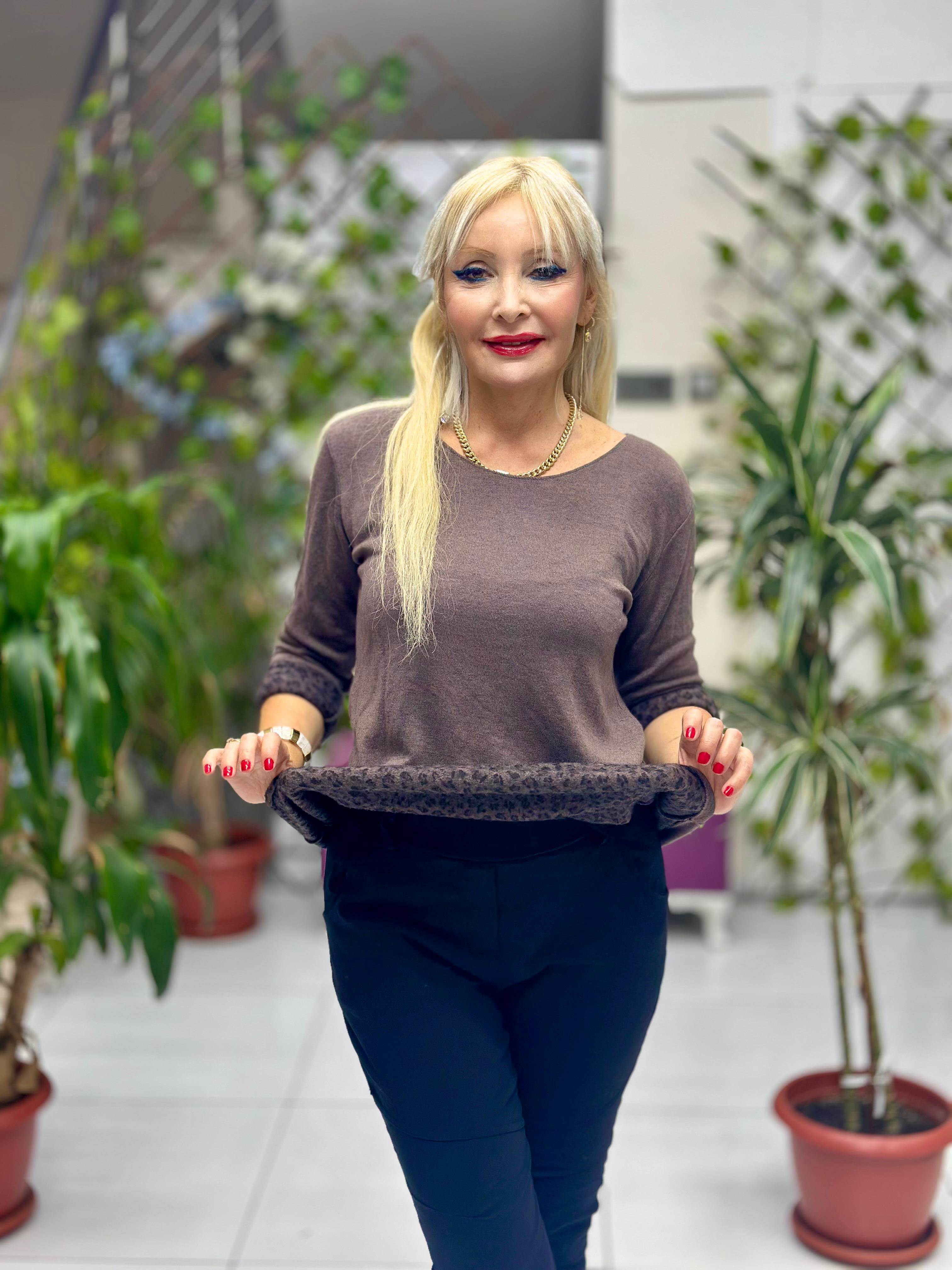 NC1202 İçi Leoparlı Yuvarlak Yaka Triko Küçük Kalıp Bluz Kahverengi