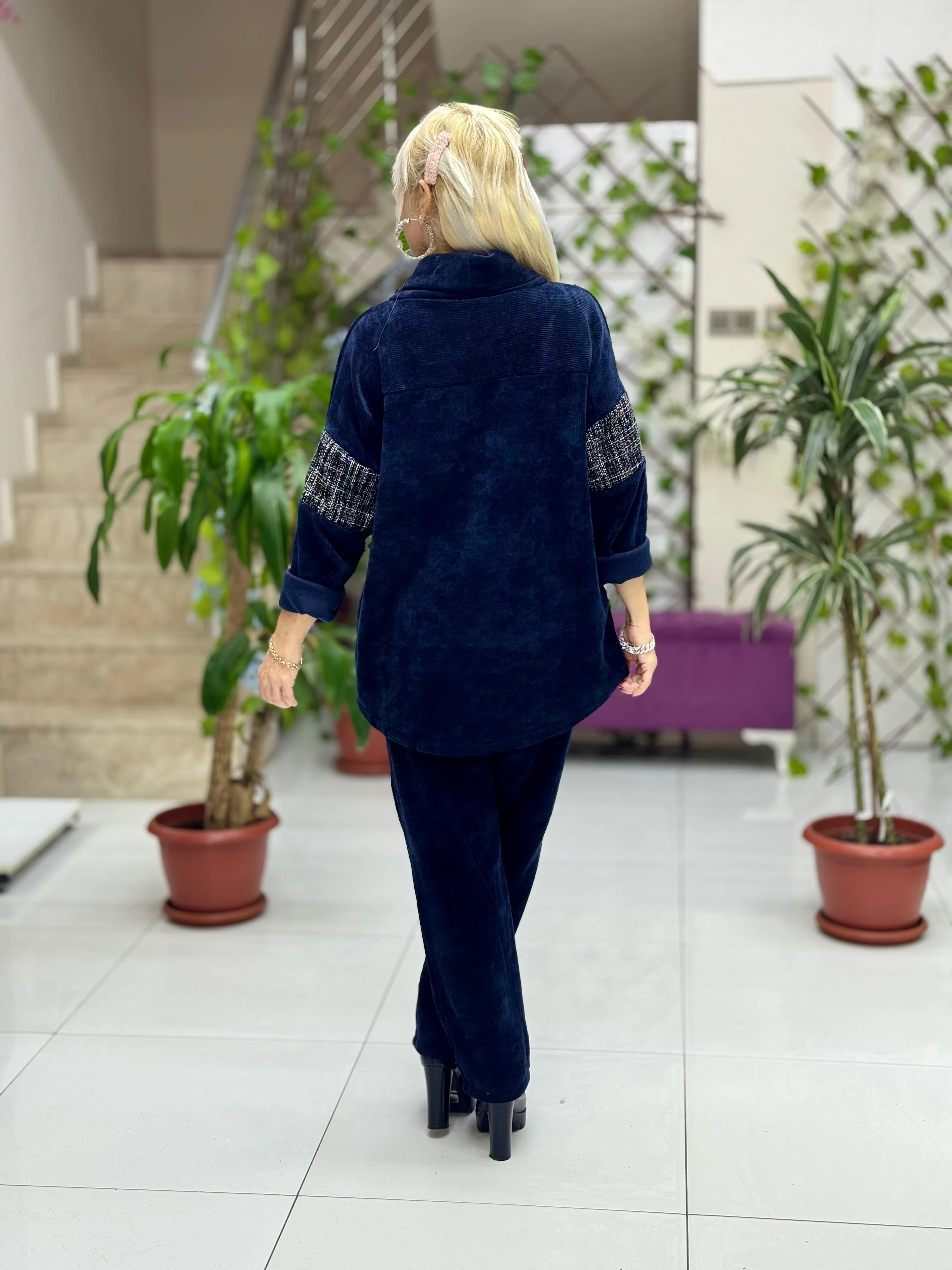 NC15517 Degaje Yaka Ayıcık Taşlı İtalyan Kadife Takım Lacivert