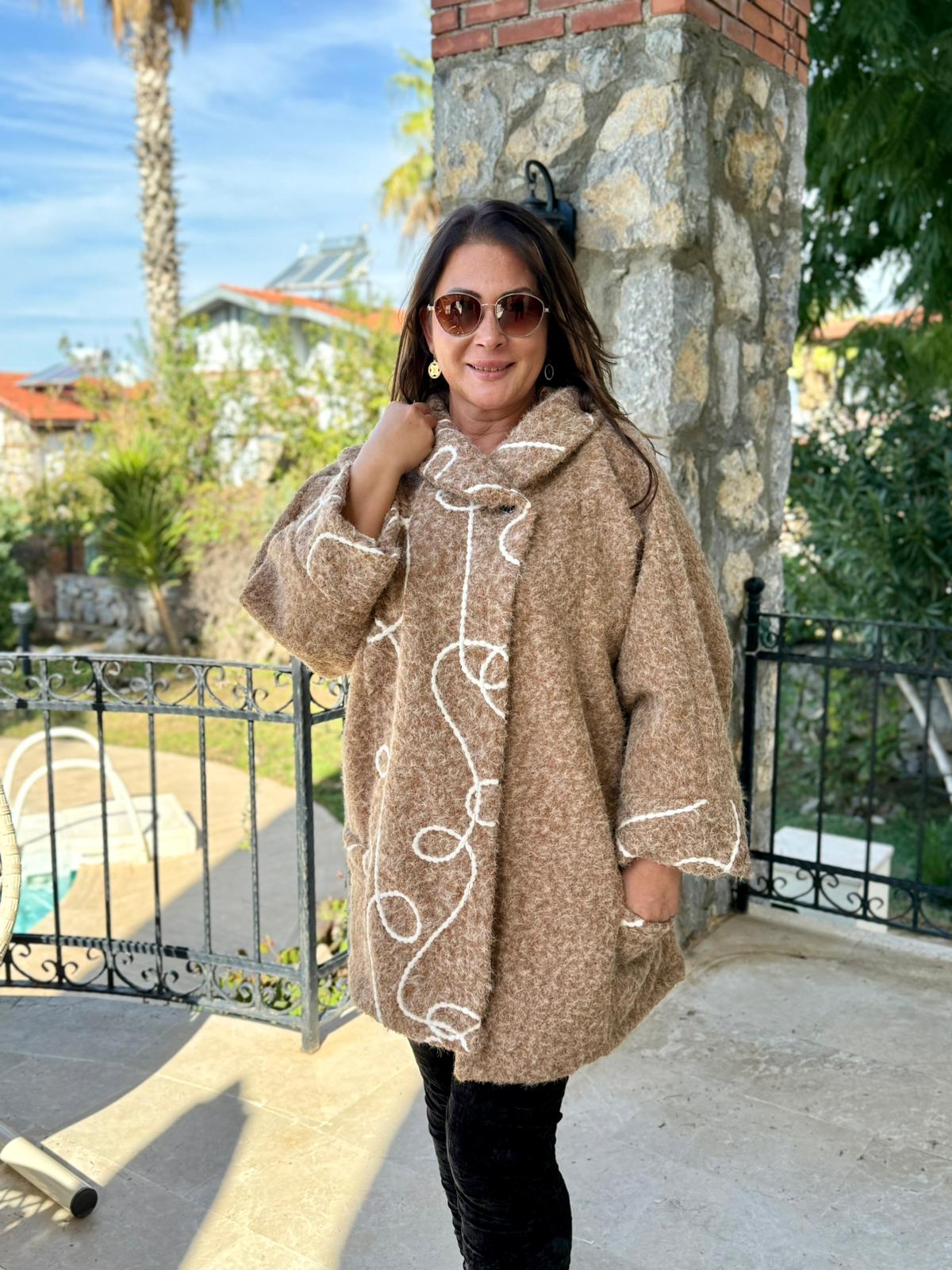 YG89052 Degaje Yaka Üstten Kapamalı Cepli İtalyan Keçe Kaban Camel