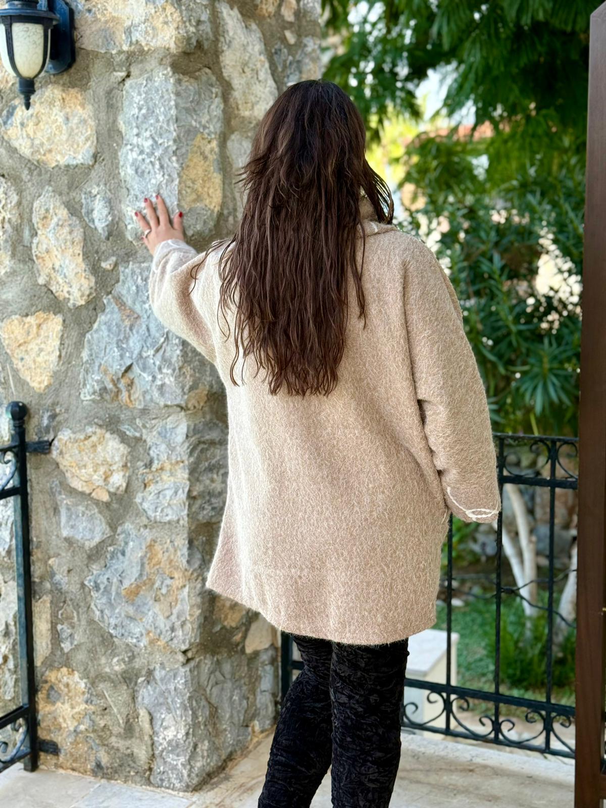 YG89052 Degaje Yaka Üstten Kapamalı Cepli Keçe Kaban Bej