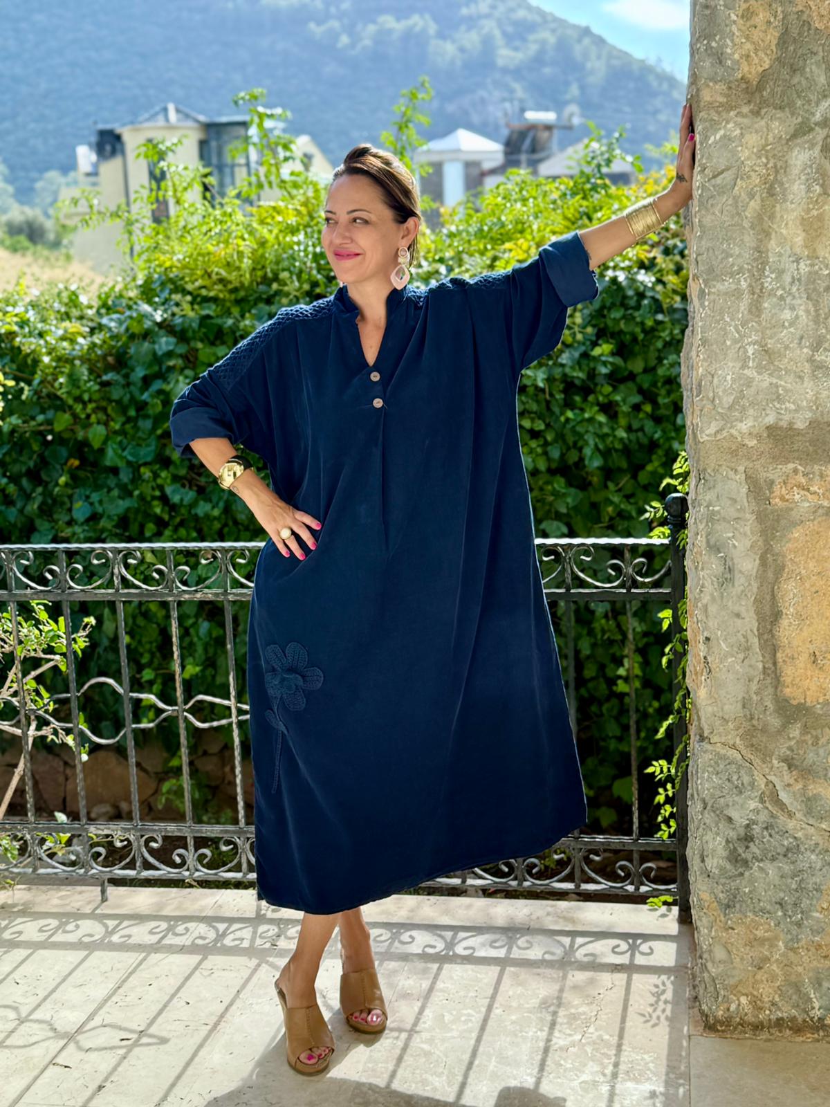 YG11383 Omuz Güpürlü Çiçekli İtalyan Kadife Elbise Lacivert