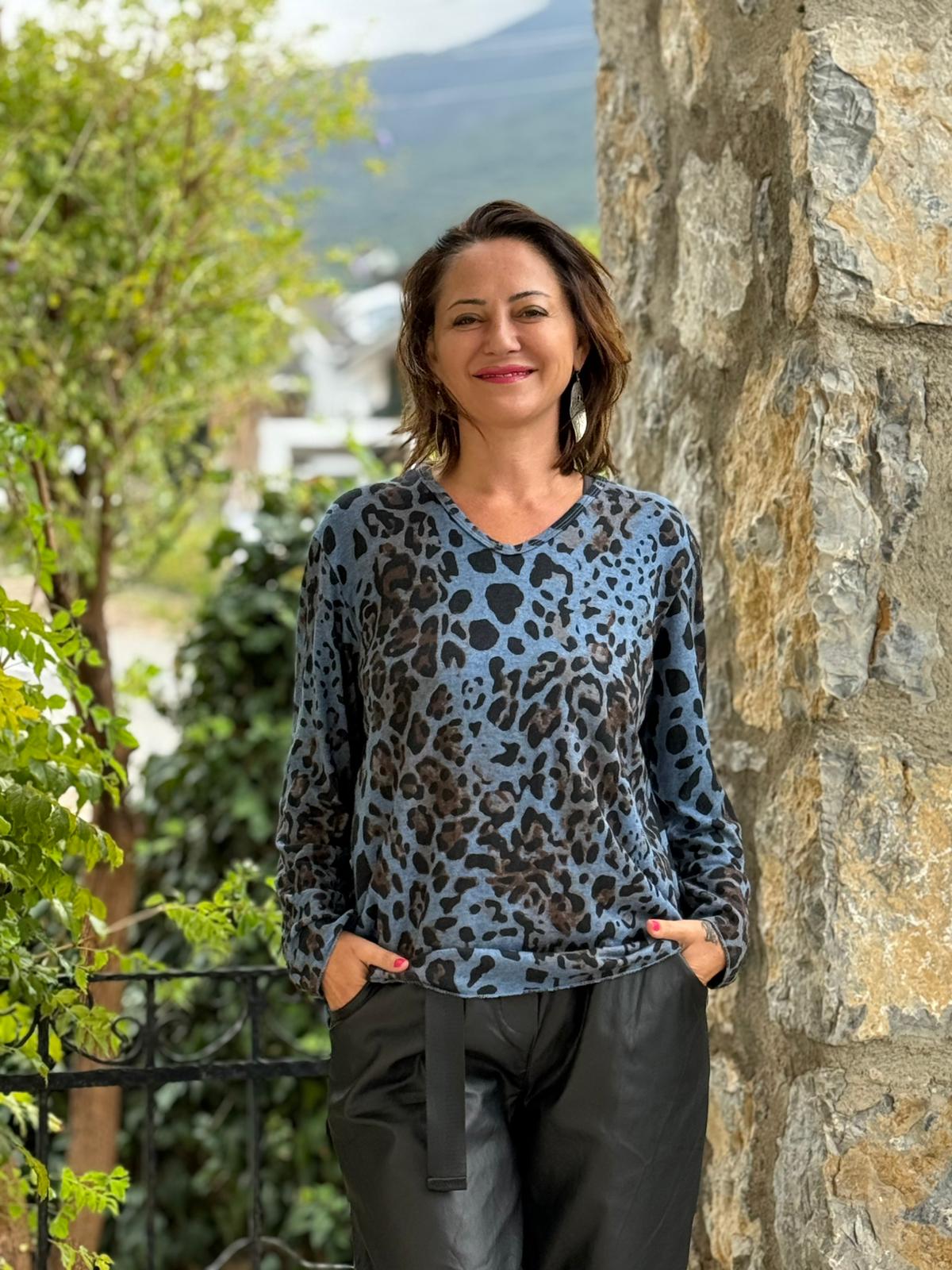 YG5710 Leopar Desenli V Yaka Uzun Kollu İtalyan Triko Bluz Mavi