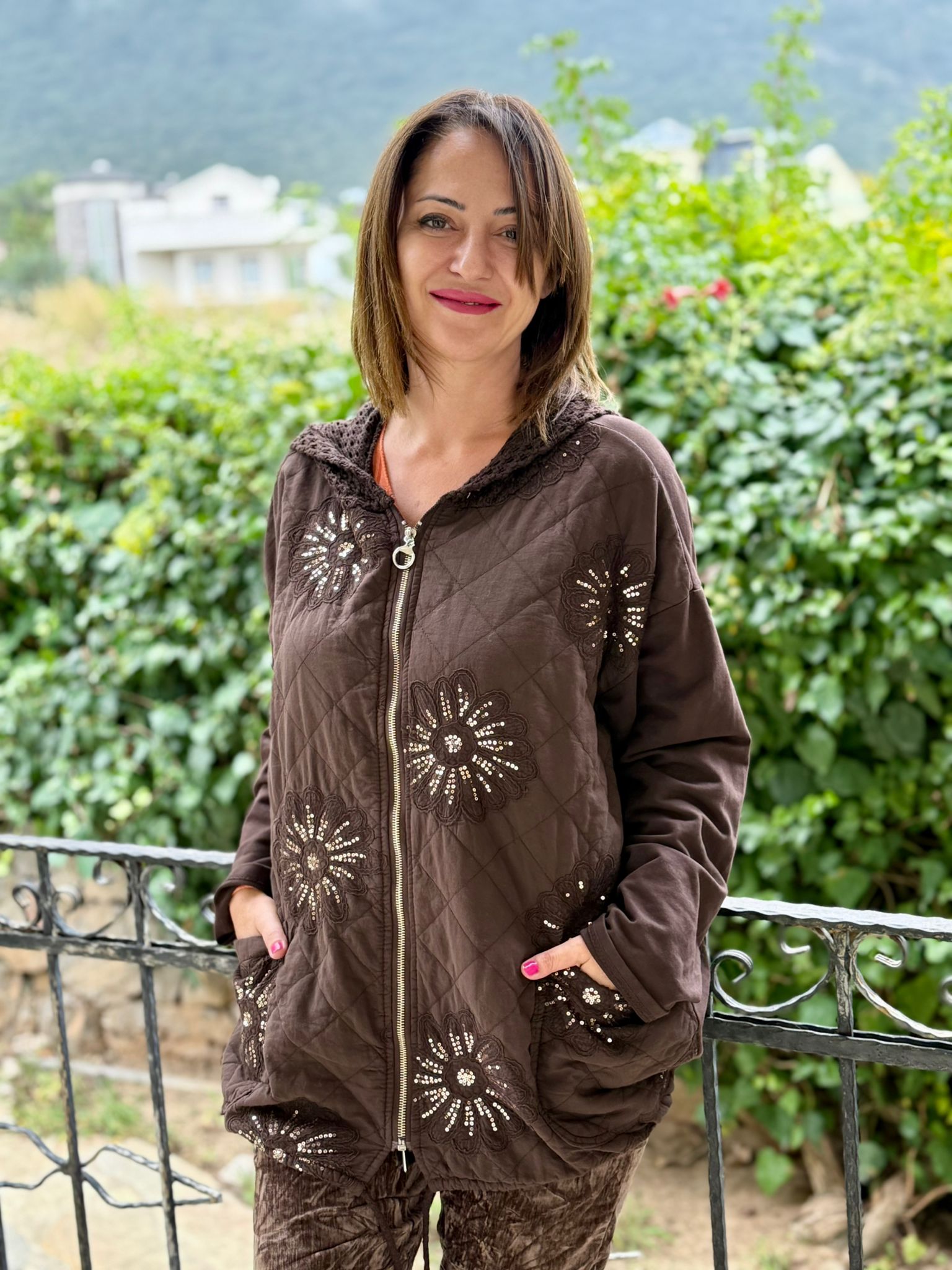 YG13176 Pulpayetli Brodeli İtalyan Kapitone Ceket Kahverengi