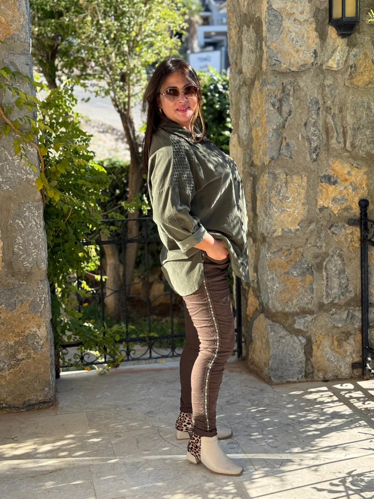 YG11439 Omuz ve Cep Detaylı İtalyan Kadife Gömlek Haki