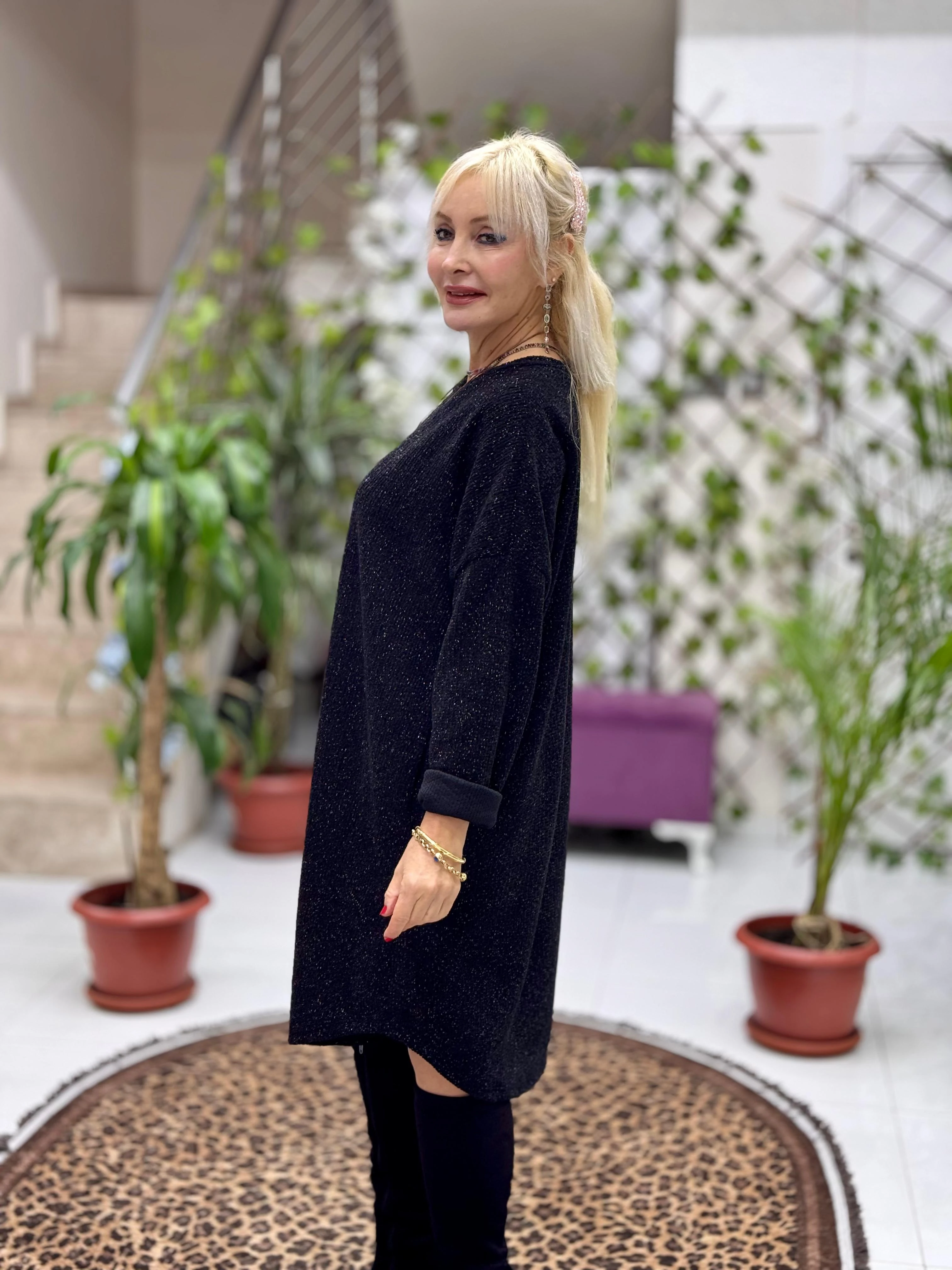 NC25158 Simit Yaka Kolyeli Simli İtalyan Kadife Elbise Siyah