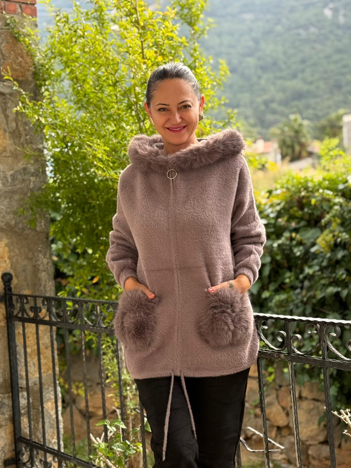 N33035 Abrigo Angora Con Capucha Y Bolsillos Crema