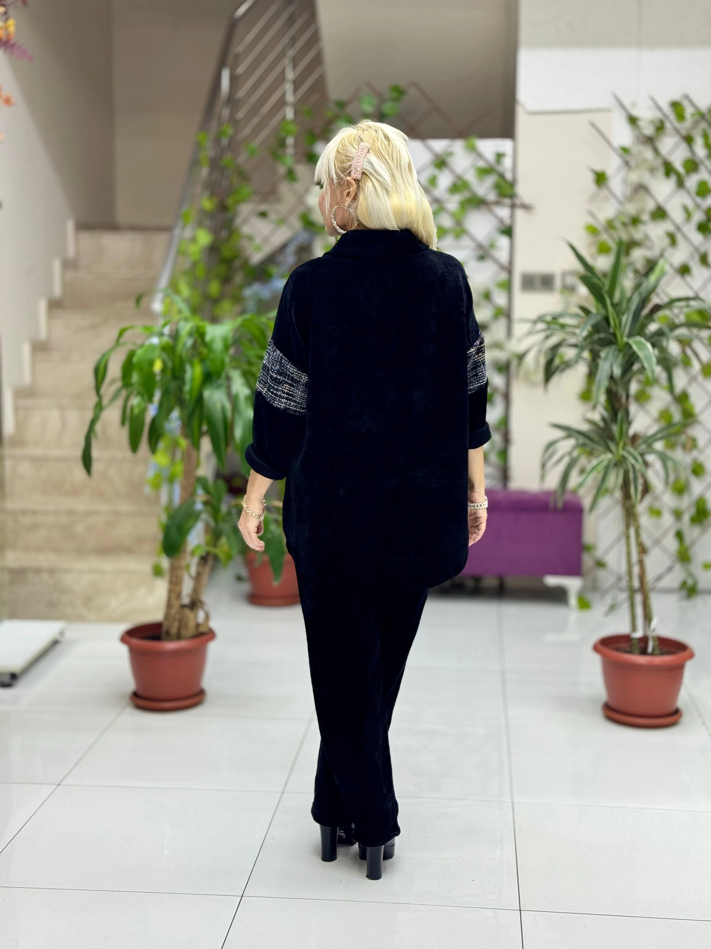 NC15517 Degaje Yaka Ayıcık Taşlı İtalyan Kadife Takım Siyah