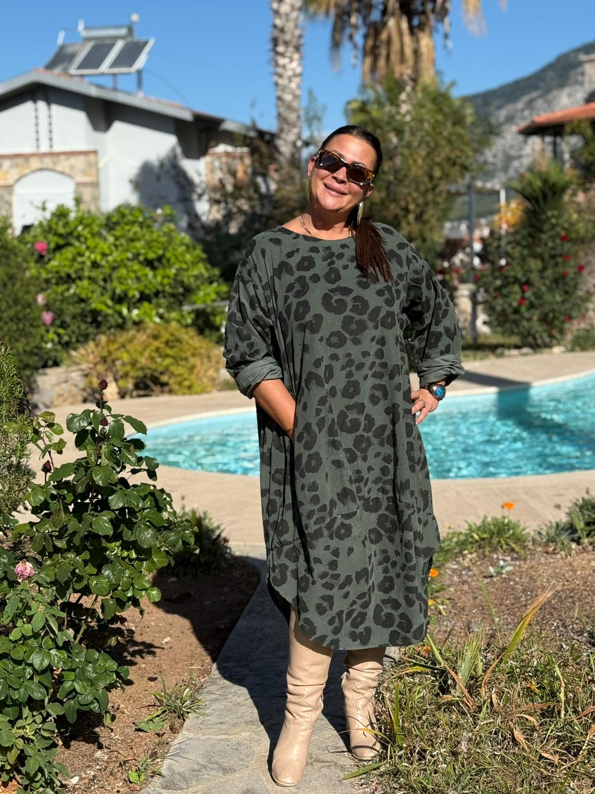 YG12231 Leopar Desenli İtalyan Kadife Elbise Haki