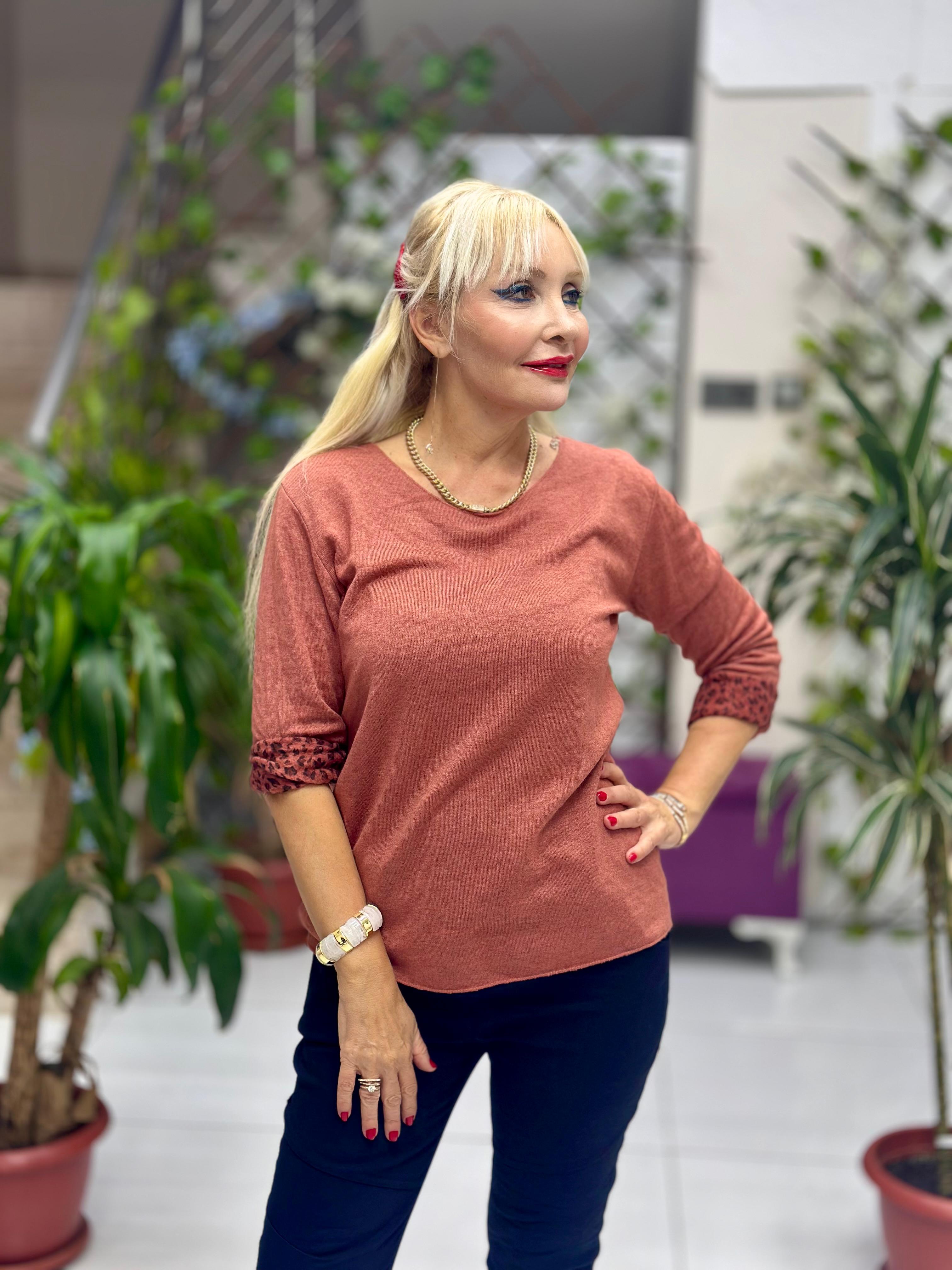 NC218181 İçi Leoparlı Yuvarlak Yaka Triko Büyük Kalıp Bluz Kiremit