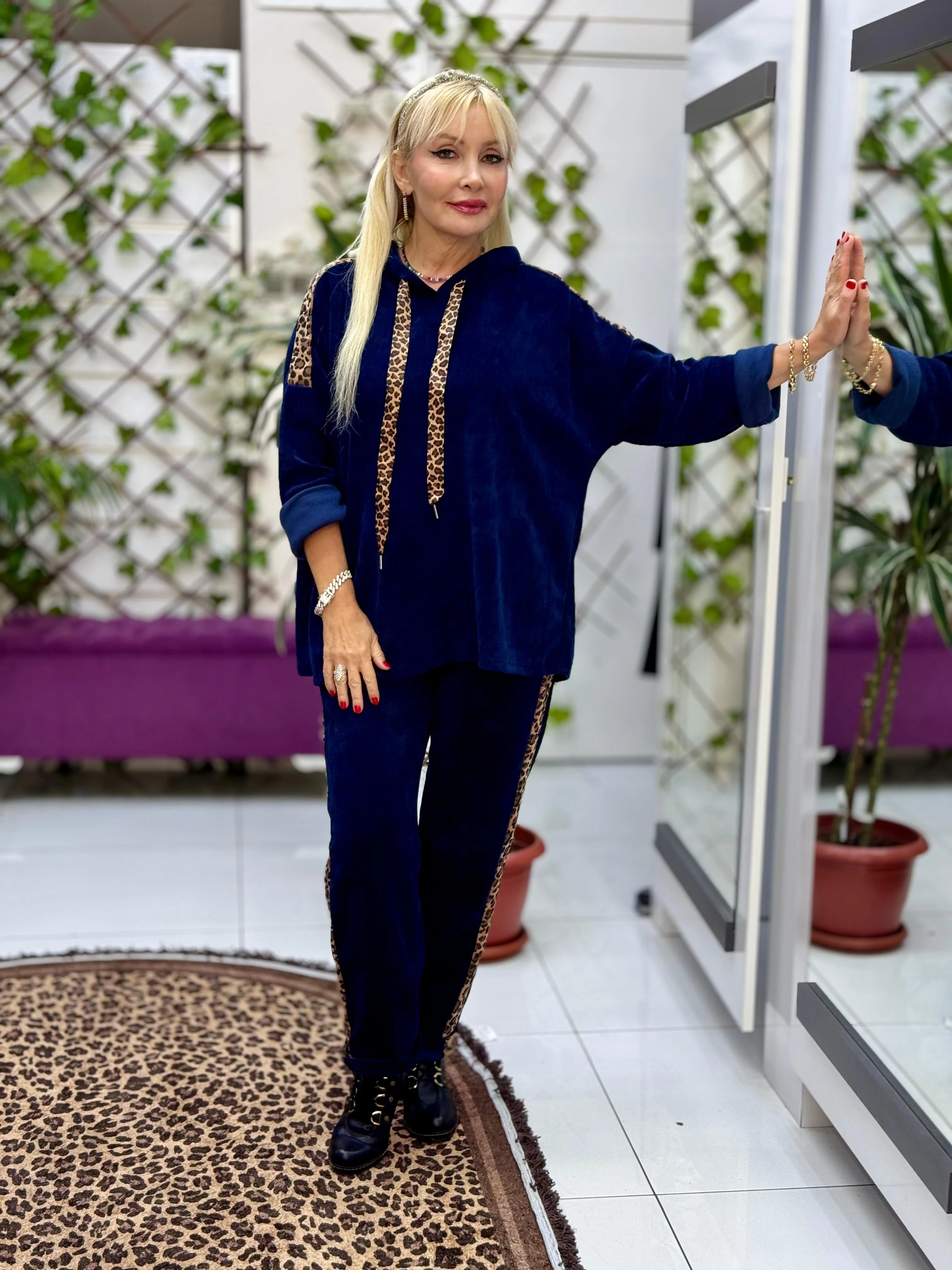 NC24145 İtalyan Kapişonlu Leopar detaylı Kadife Takım Lacivert