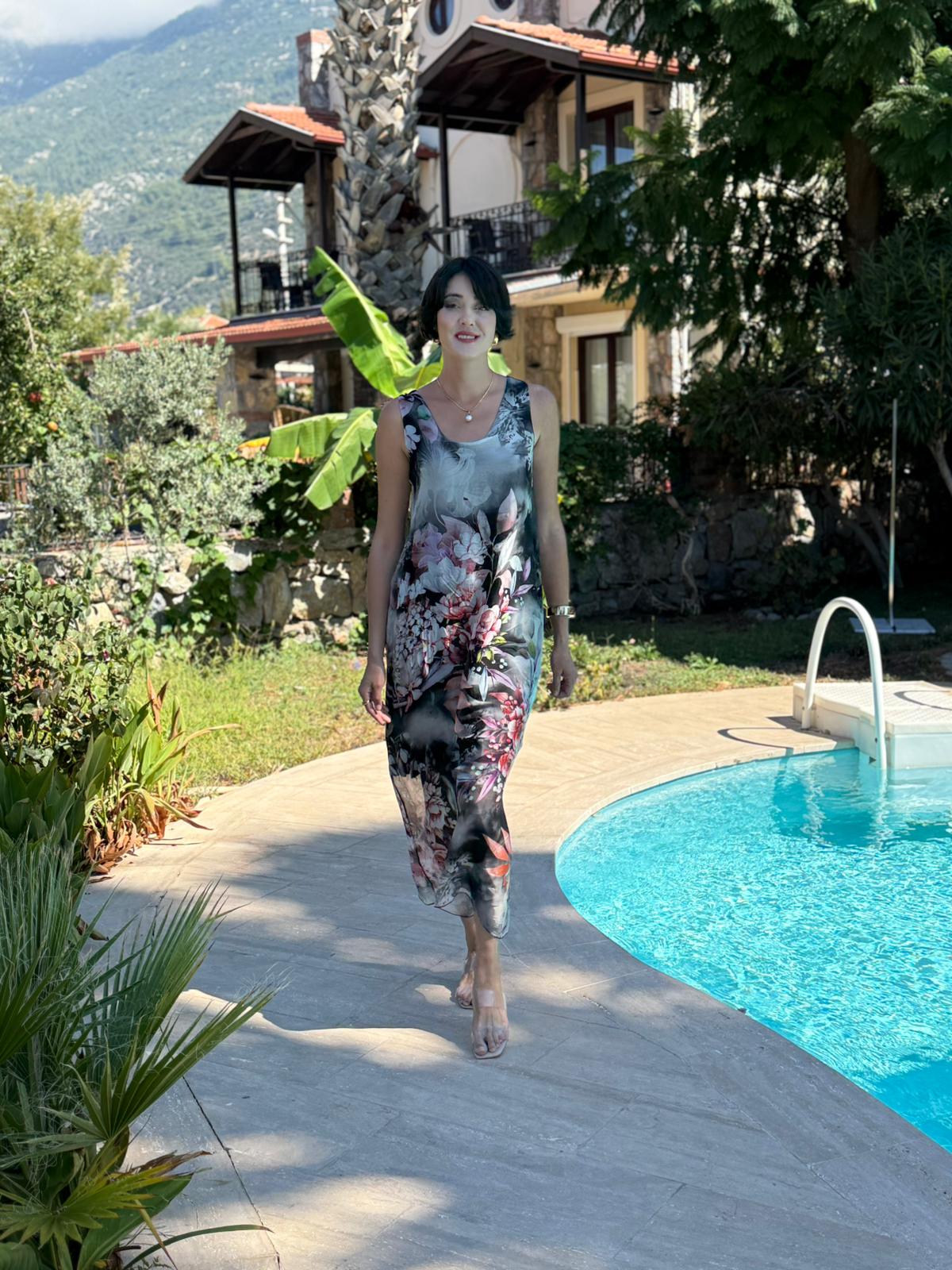 YG20641 İtalyan Çiçekli Askılı İpek Elbise Siyah