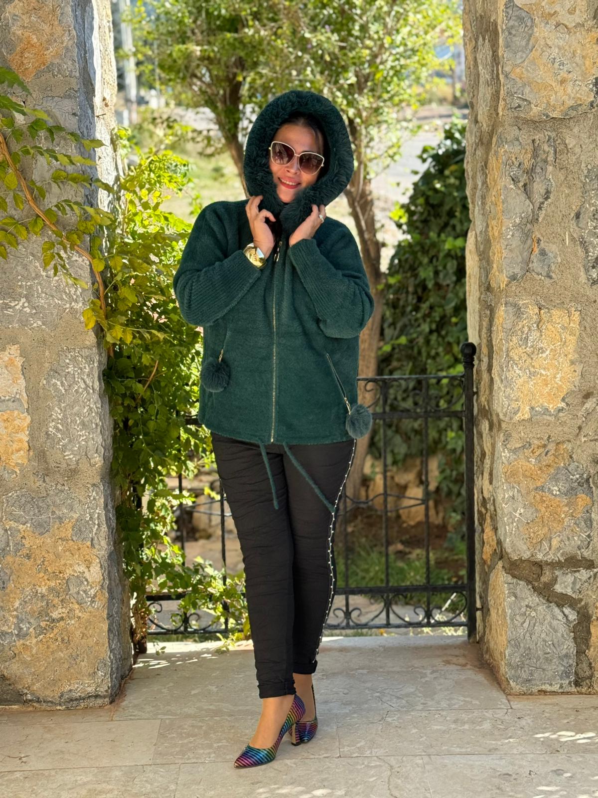 PT10670 Kapüşonlu Cebi Fermuarlı Ponponlu İtalyan Angora Kaban Acıyeşil