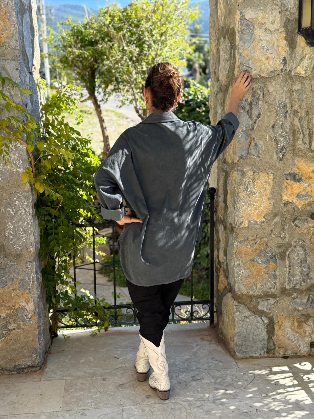 YG11439 Omuz ve Cep Detaylı İtalyan Kadife Gömlek Füme