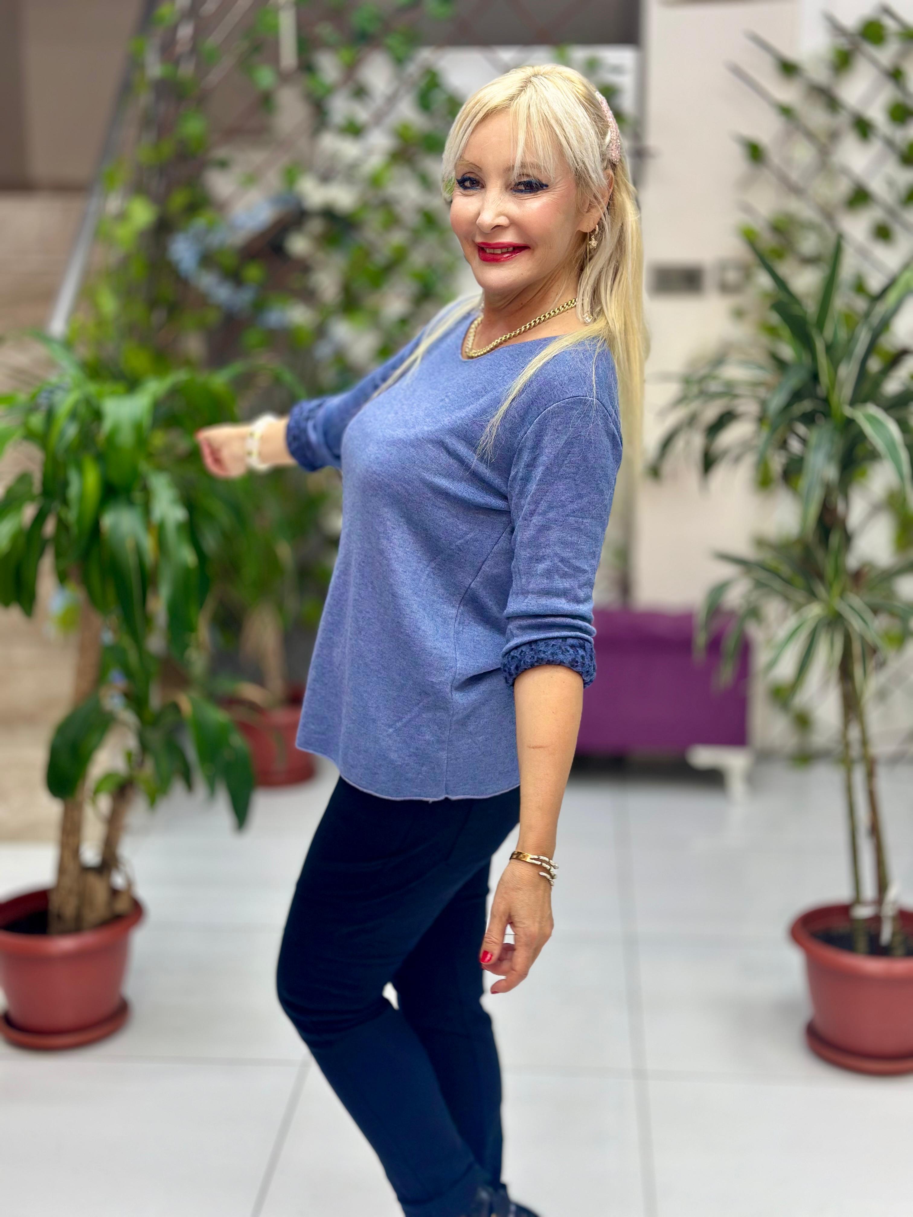 NC218181 İçi Leoparlı Yuvarlak Yaka Triko Büyük Kalıp Bluz Mavi