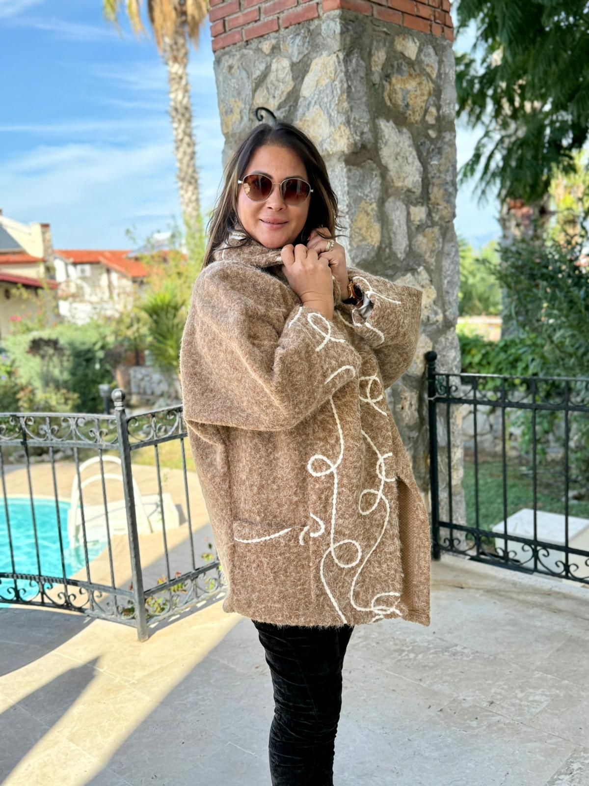 YG89052 Degaje Yaka Üstten Kapamalı Cepli İtalyan Keçe Kaban Camel