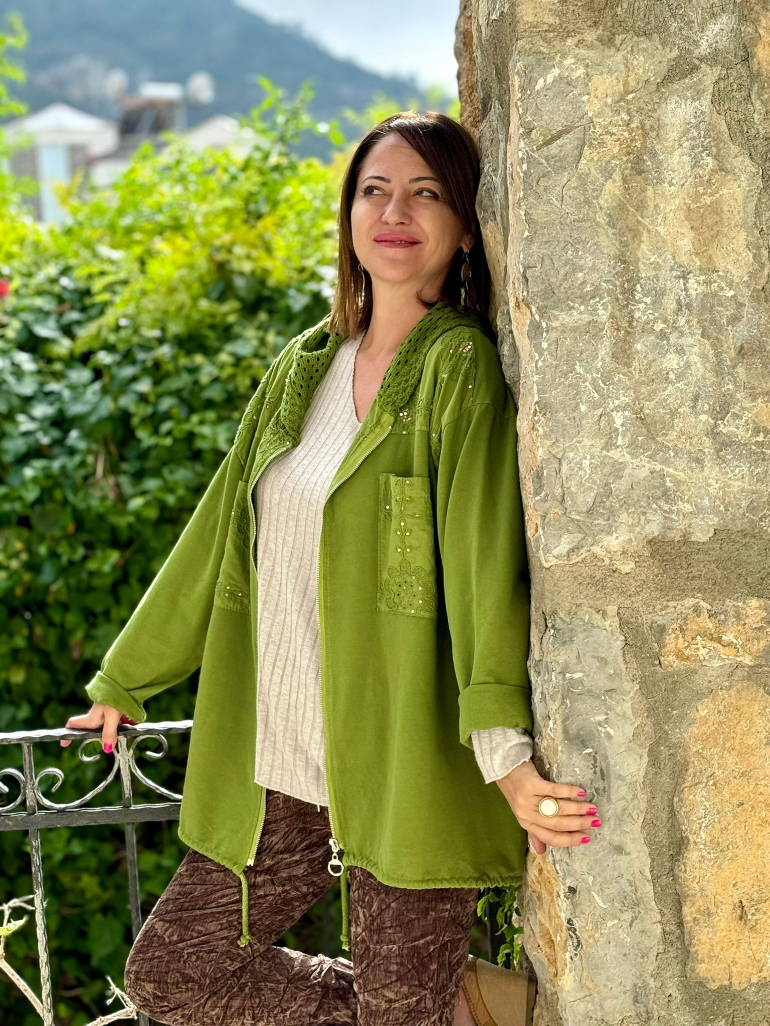 YG11344 Kapişonlu Güpürlü İtalyan Pulpayetli Ceket Yeşil