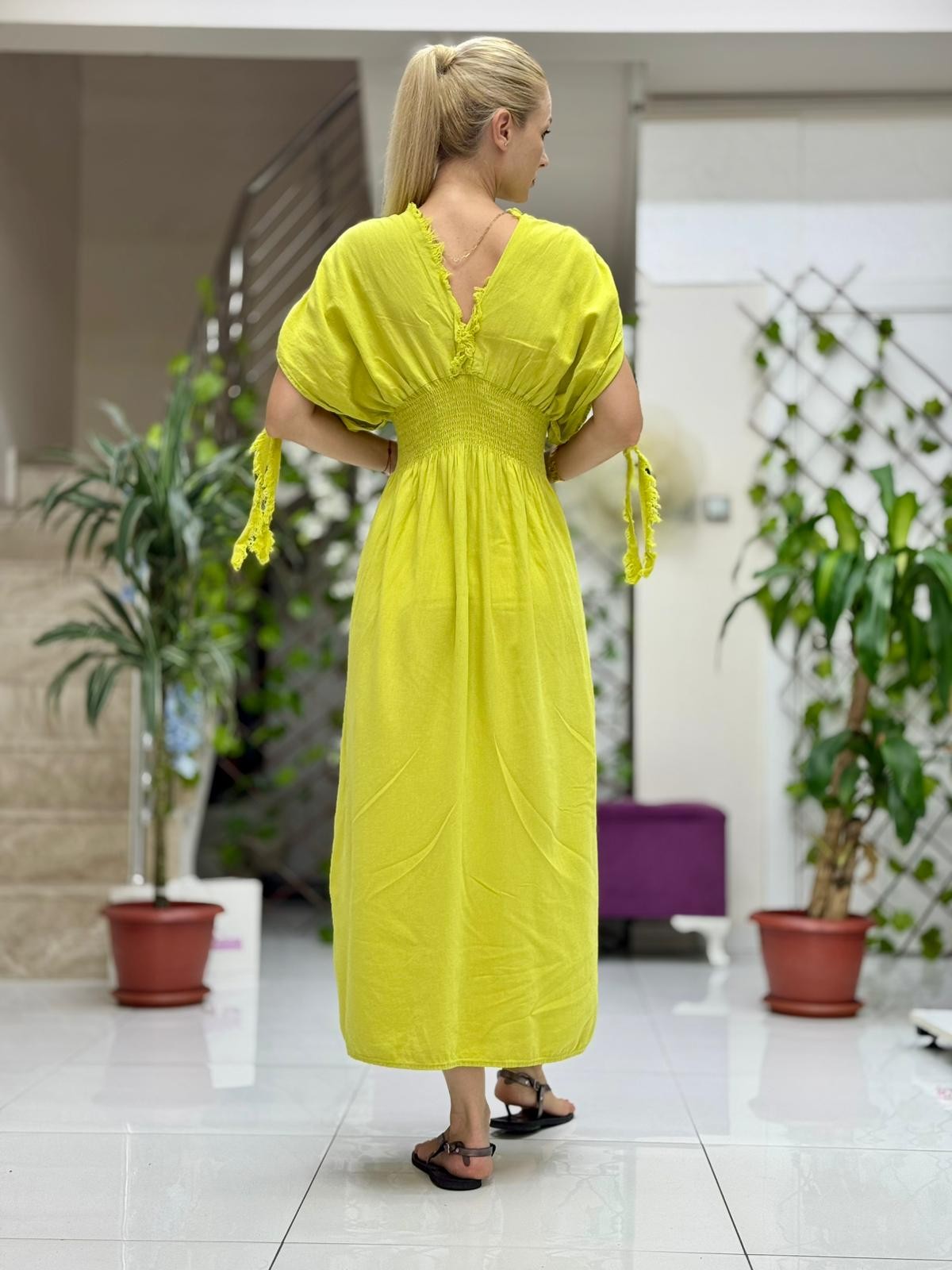 PT242500 Beli Lastikli Yaka Omuz Püsküllü Derin Yırtmaçlı Coton Elbise Fıstık