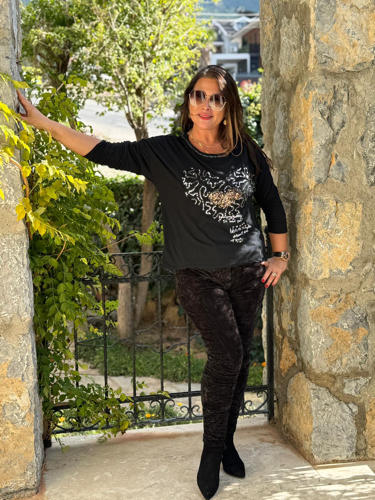 YG42030 Kalp Desenli Pullu İtalyan Triko Bluz Siyah