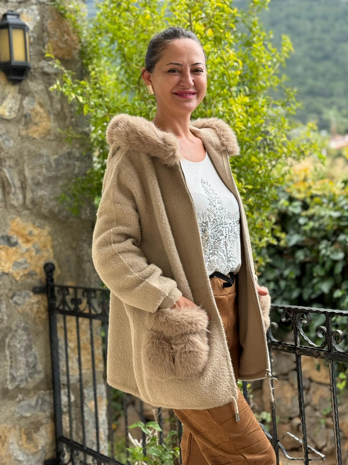 N33035 Abrigo Angora Con Capucha Y Bolsillos Crema