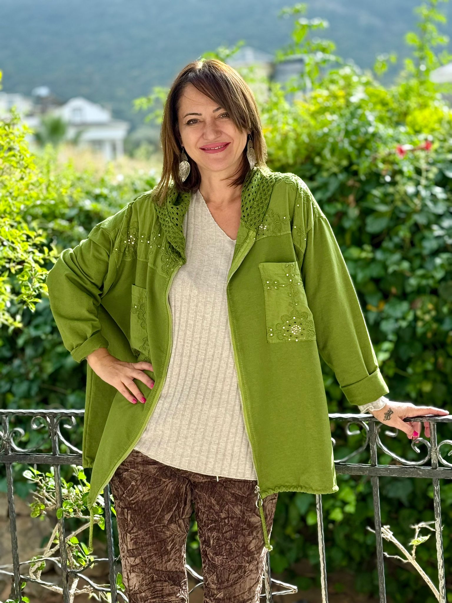 YG11344 Kapişonlu Güpürlü İtalyan Pulpayetli Ceket Yeşil