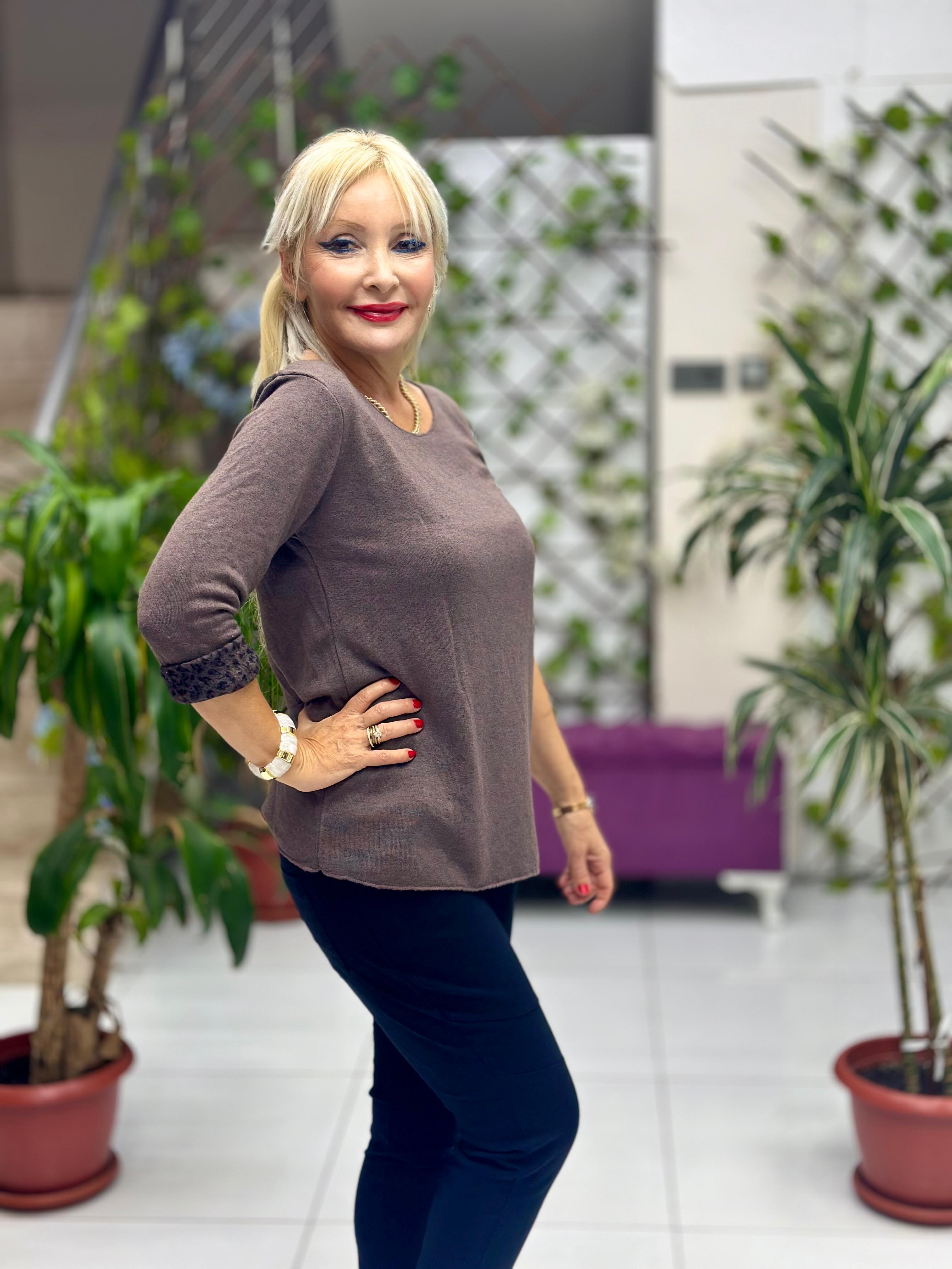 NC1202 İçi Leoparlı Yuvarlak Yaka Triko Küçük Kalıp Bluz Kahverengi