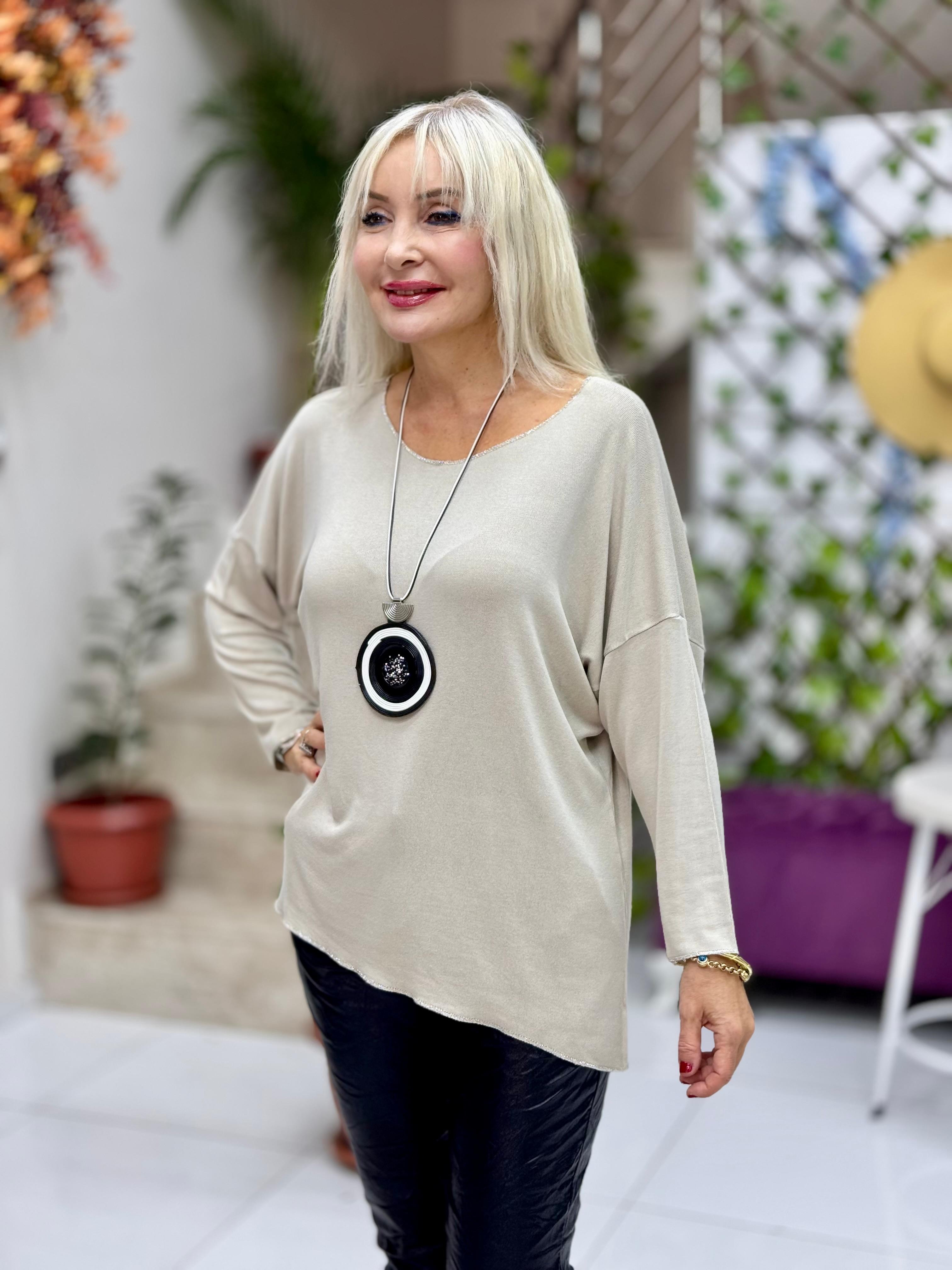 A238096 Kolyeli Çilek Kumaş Bluz Bej