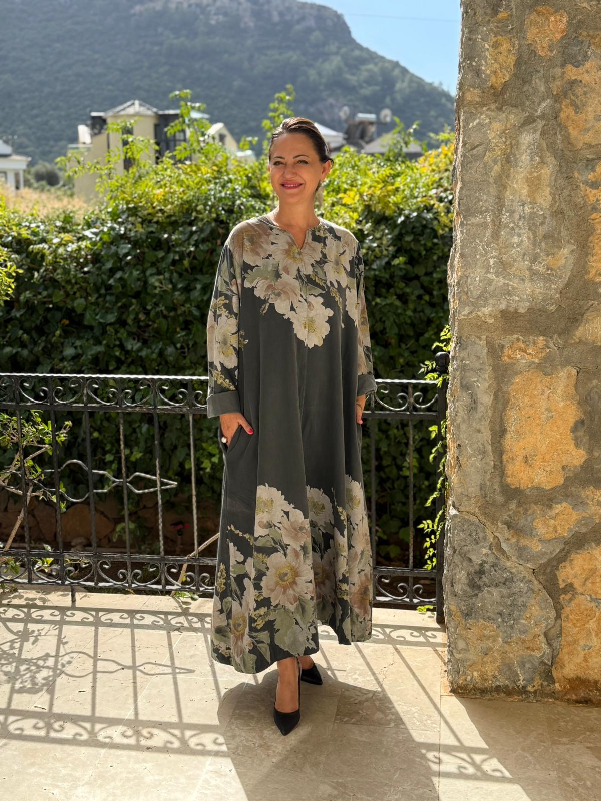 YG10392 Çiçek Desen İtalyan Kadife Elbise Füme