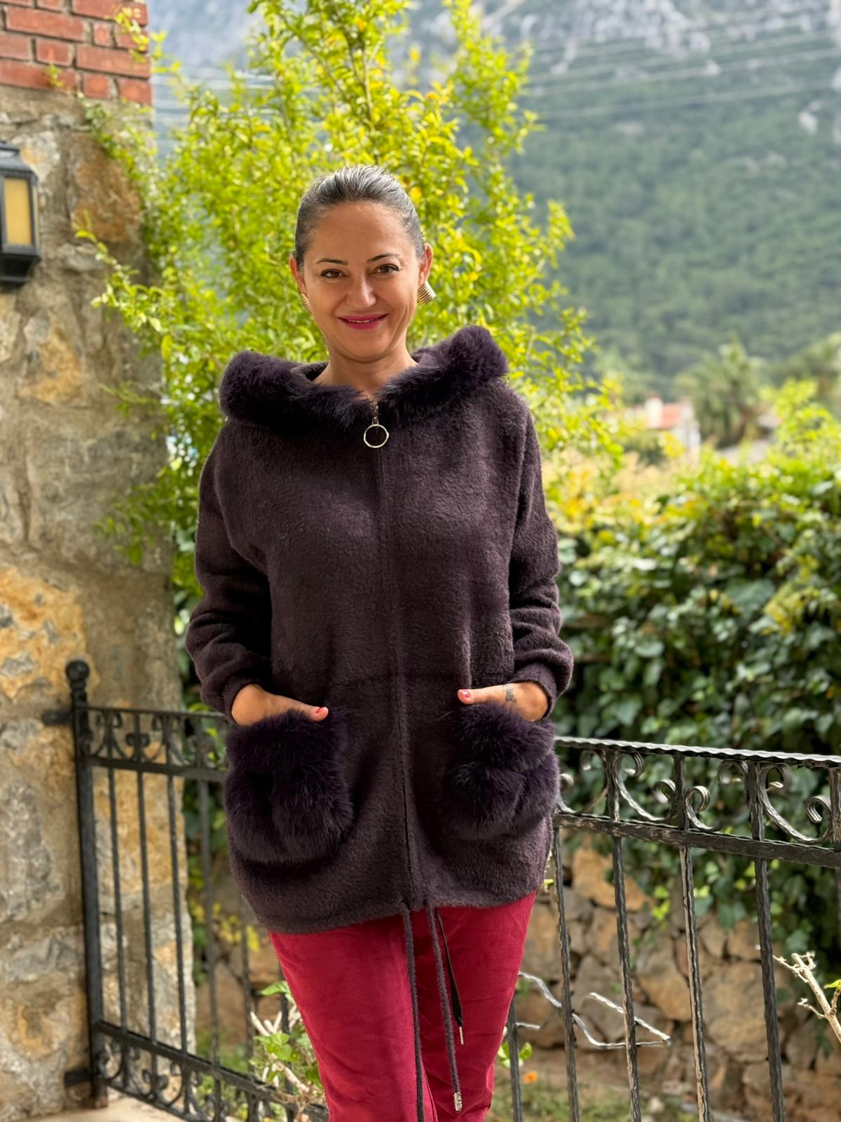 N33035 Abrigo Angora Con Capucha Y Bolsillos Crema