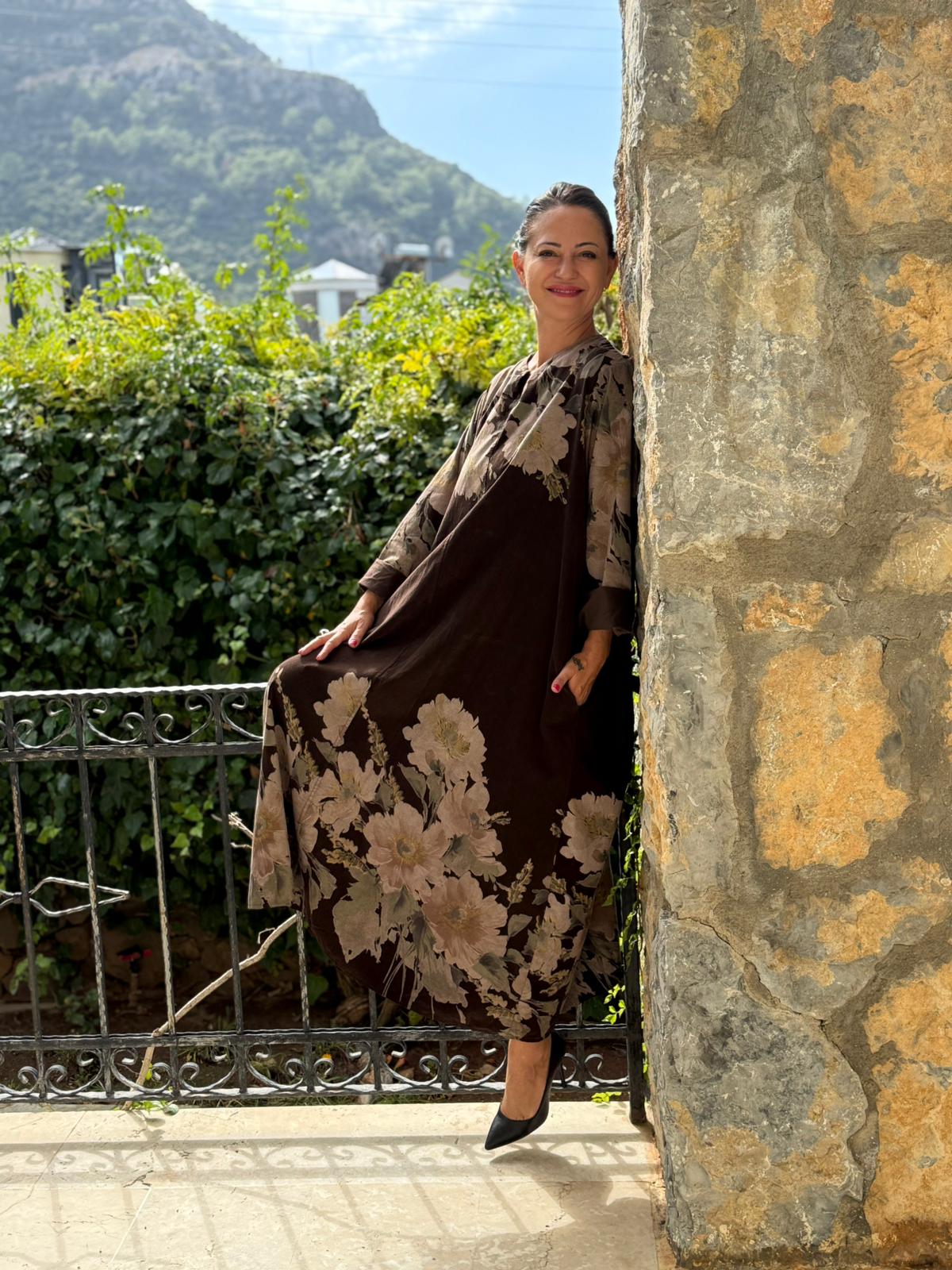 YG10392 Çiçek Desen İtalyan Kadife Elbise Kahverengi