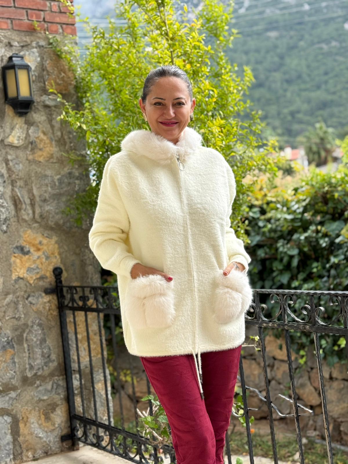 PT10665 Kapüşonlu Cebi Kürklü İtalyan Angora Kaban Ekru