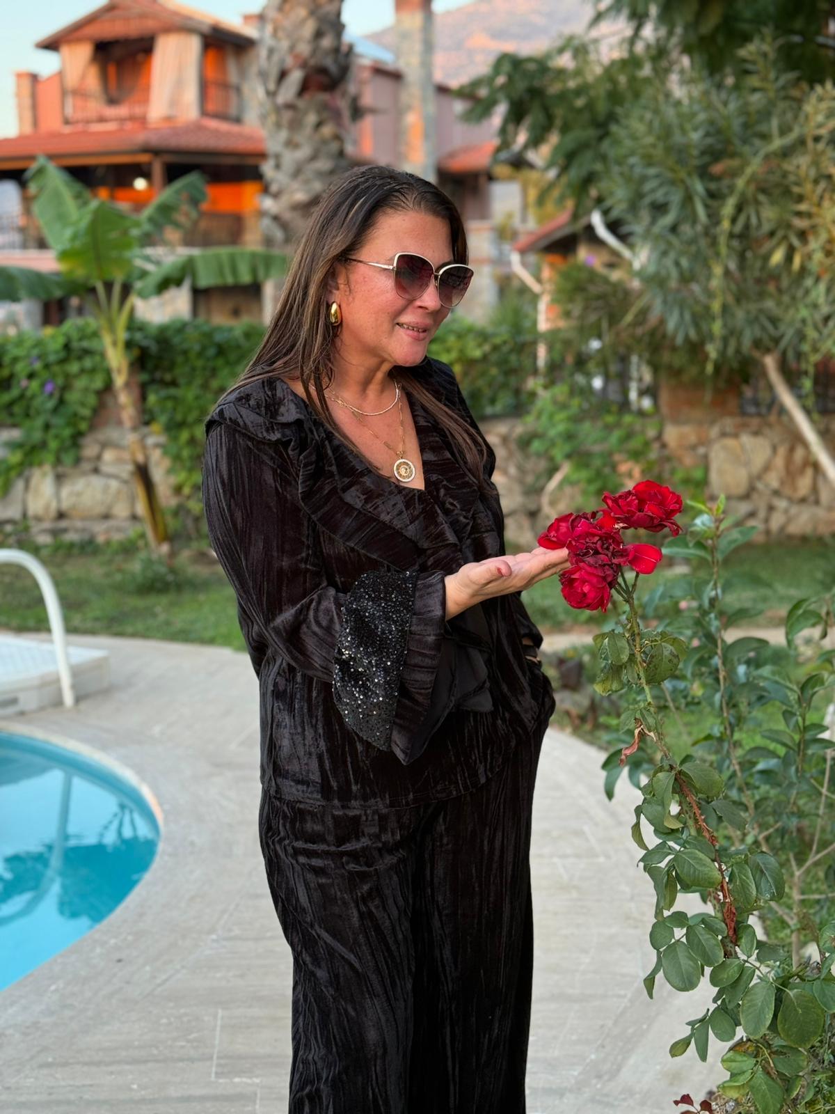 NC7930 İspanyol Model Kolları Pulpayetli İtalyan Kadife Takım Siyah