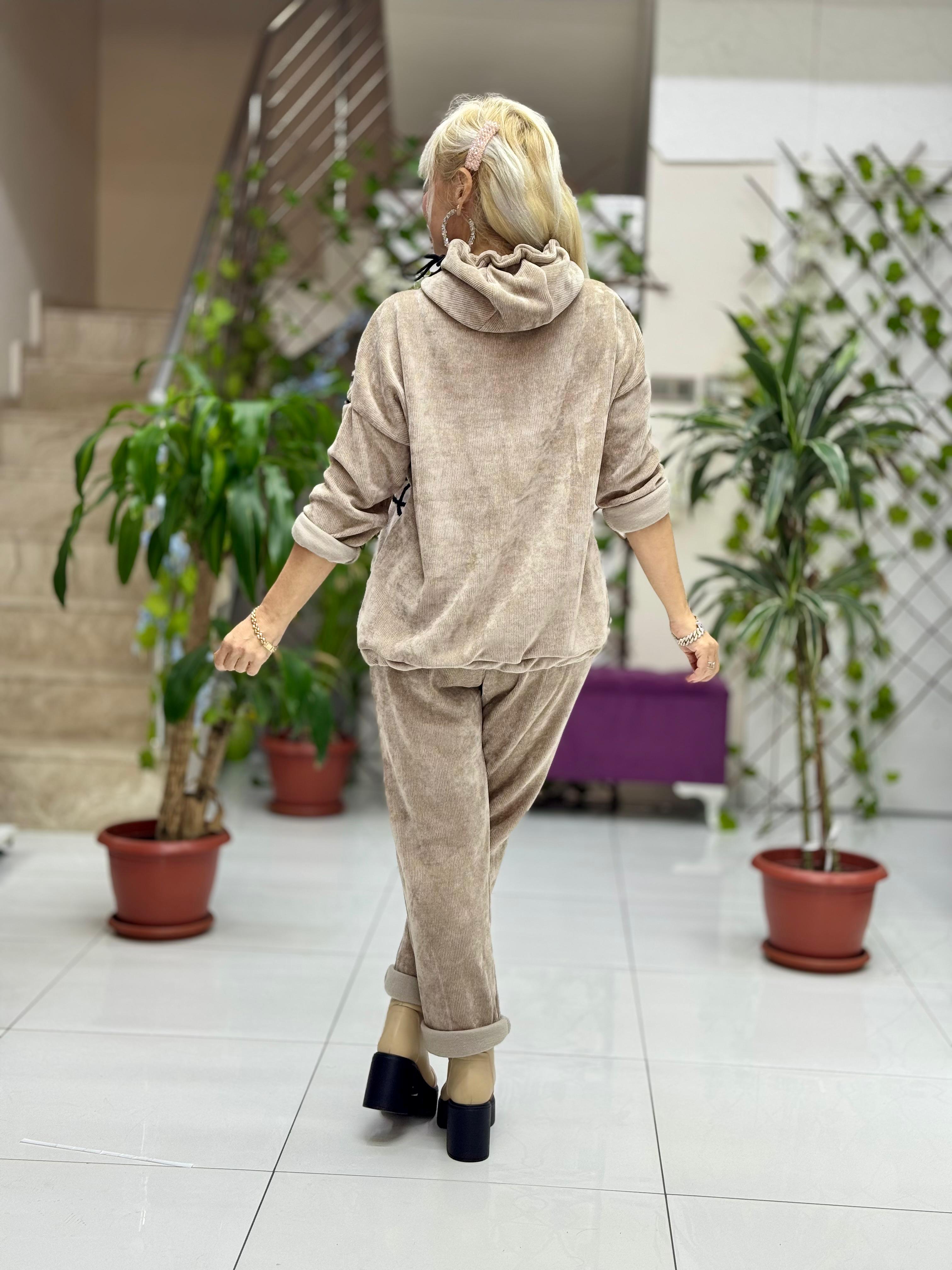 NC15531 İp Desenli Degaje Yaka İtalyan Kadife Takım Vizon