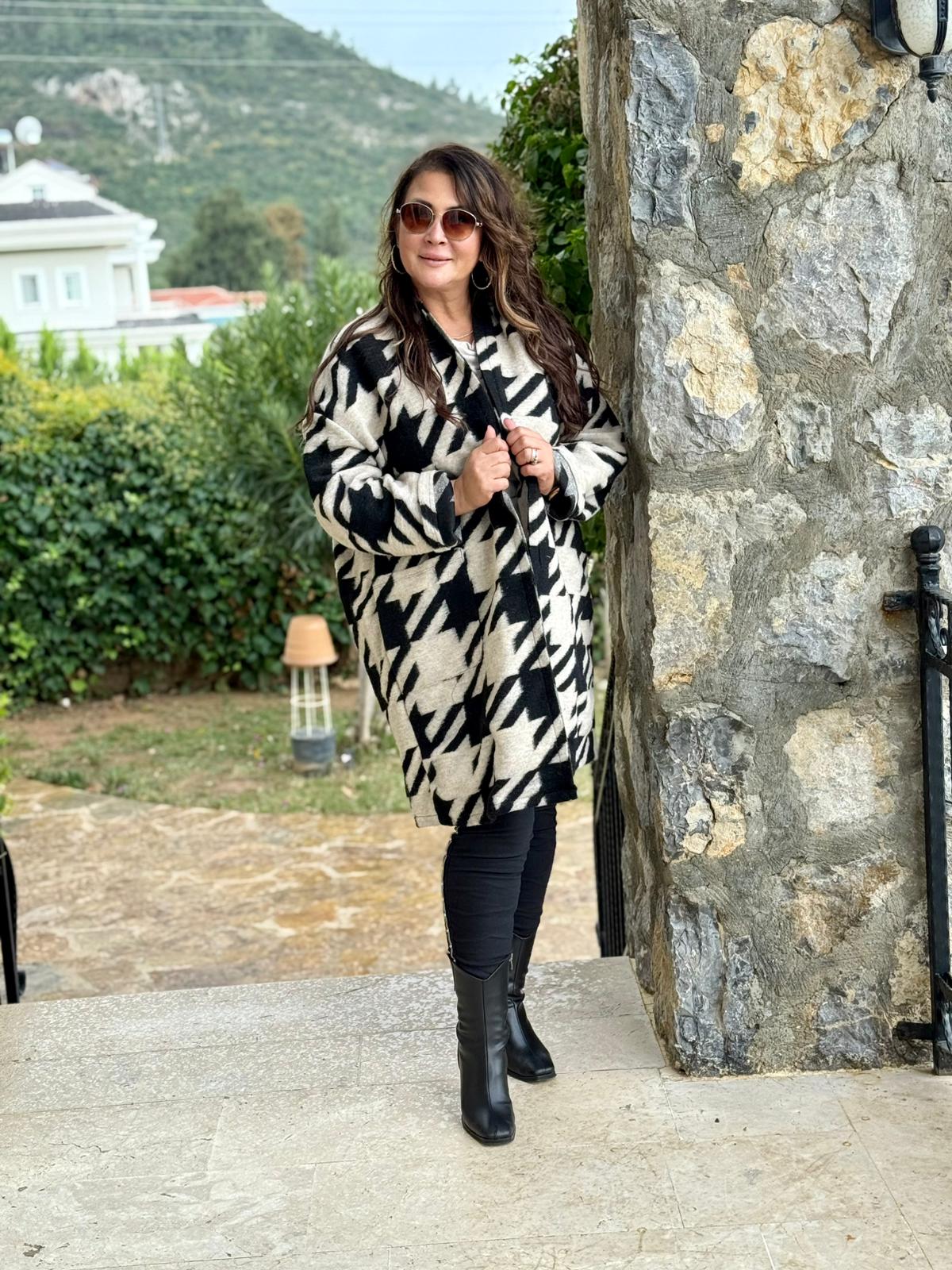 YG109261 Kapamasız Kaz Ayağı Desenli İtalyan Keçe Kaban Bej