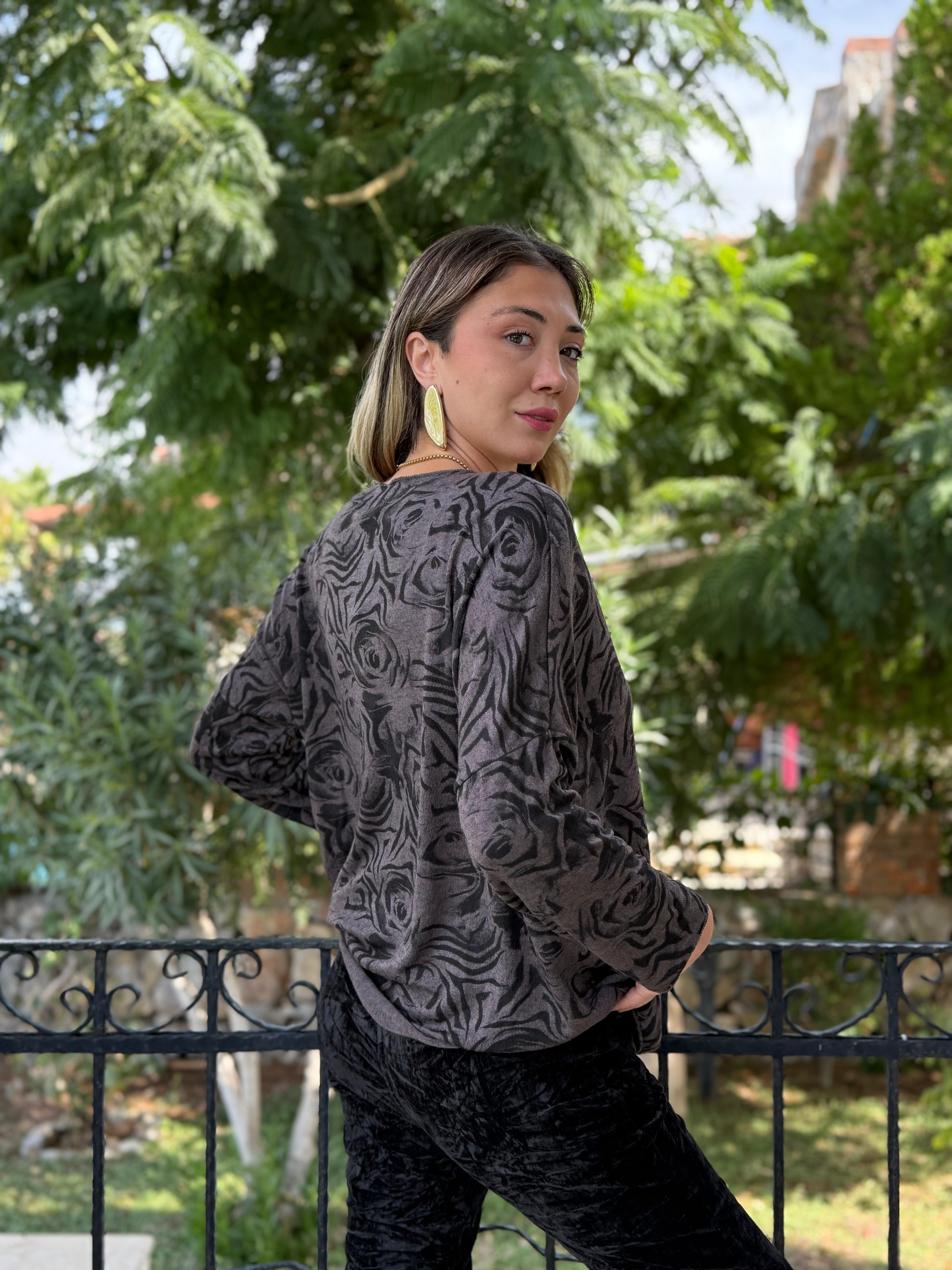 NC1128A İtalyan V Yaka Gül Desenli Triko Bluz Kahve