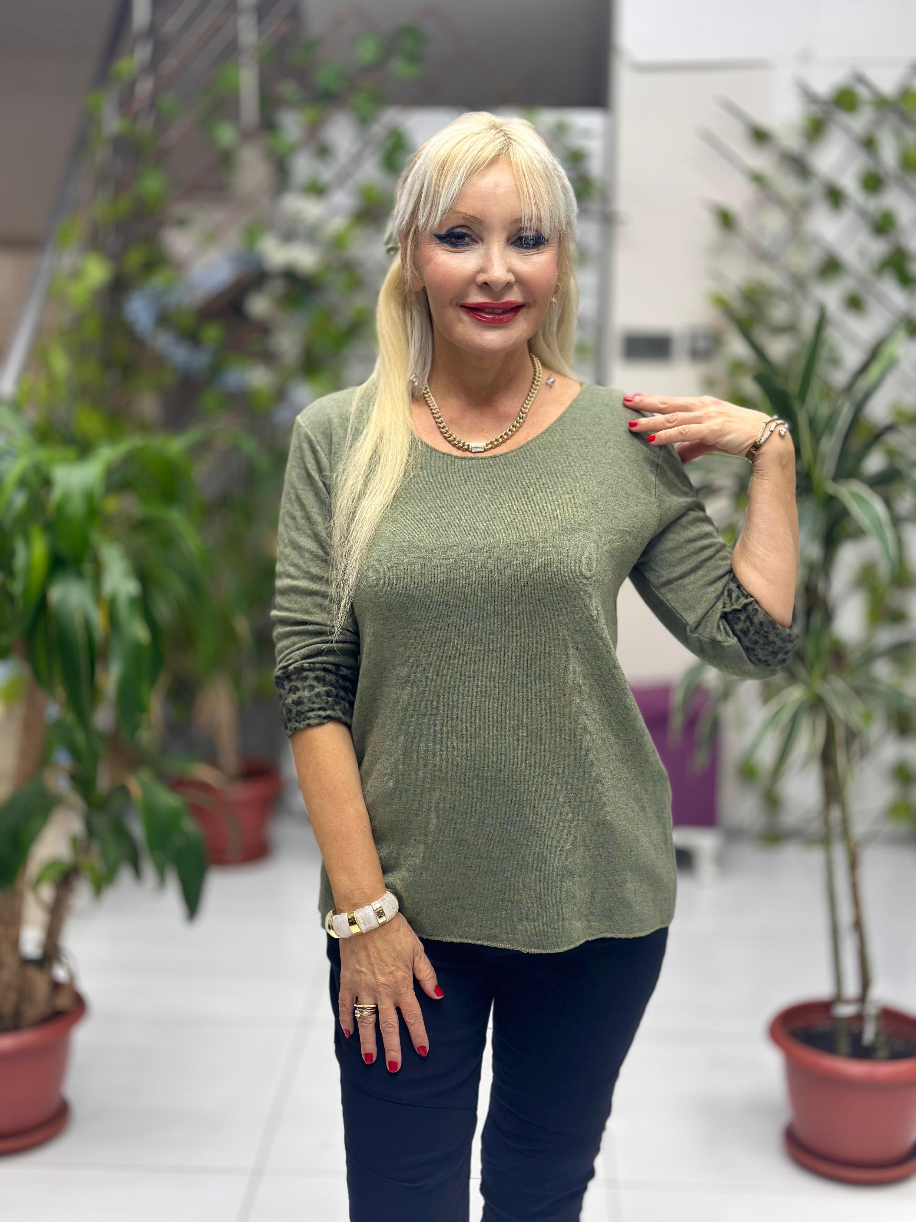 NC1202 İçi Leoparlı Yuvarlak Yaka Triko Küçük Kalıp Bluz Haki