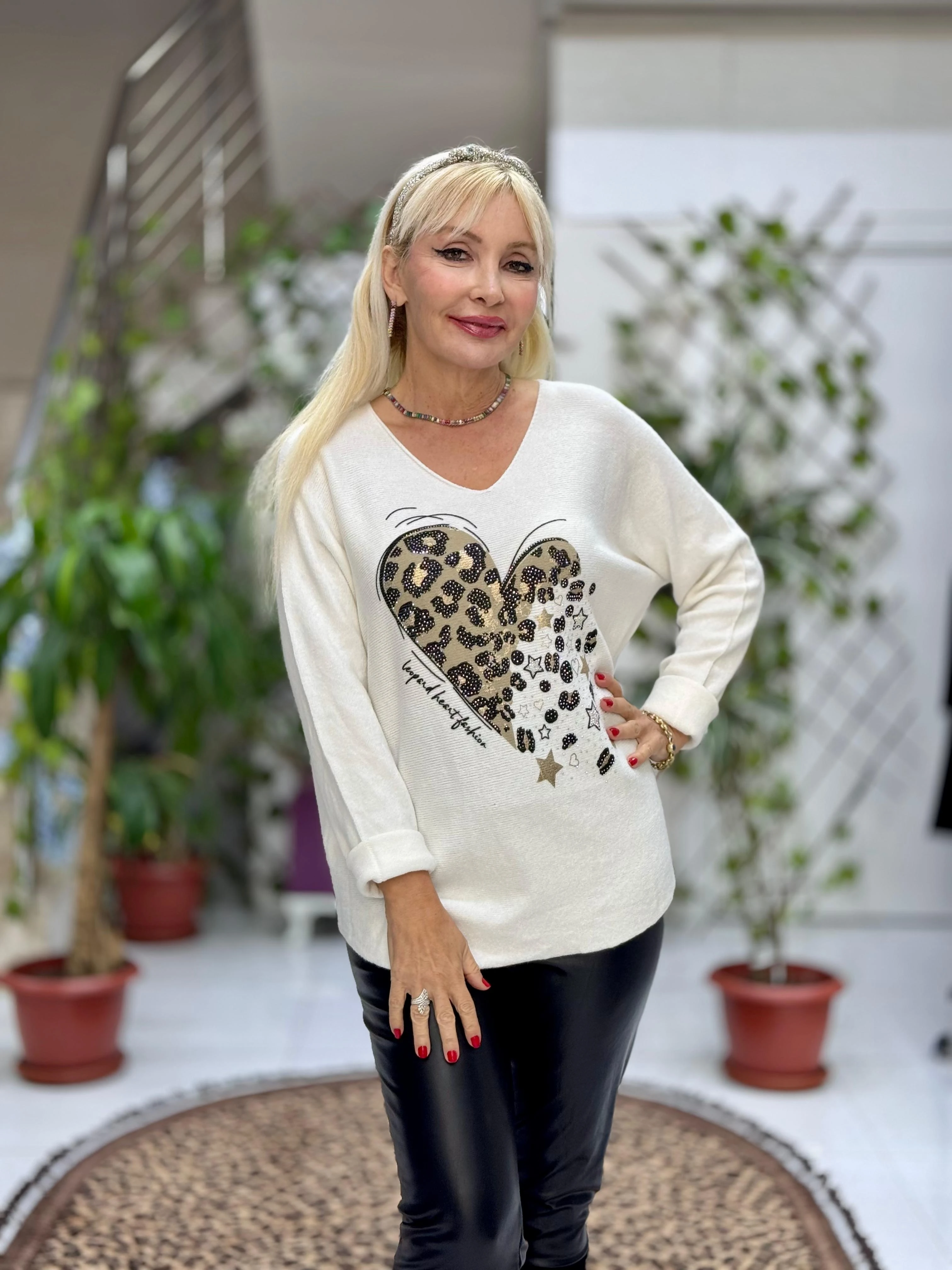 YG8023 Kalp Desenli Taşlı İtalyan Triko Bluz Beyaz