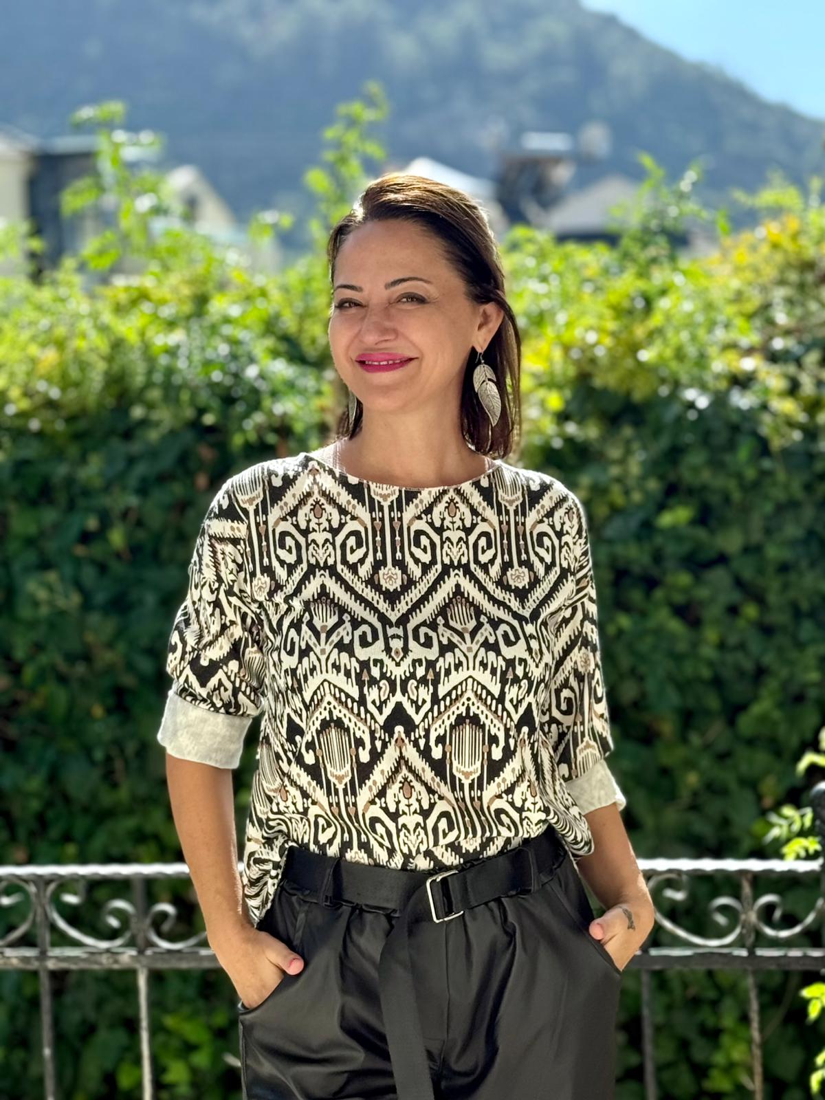 YG6263 Kayık Yaka Otantik Desen İtalyan Triko Bluz Kahve