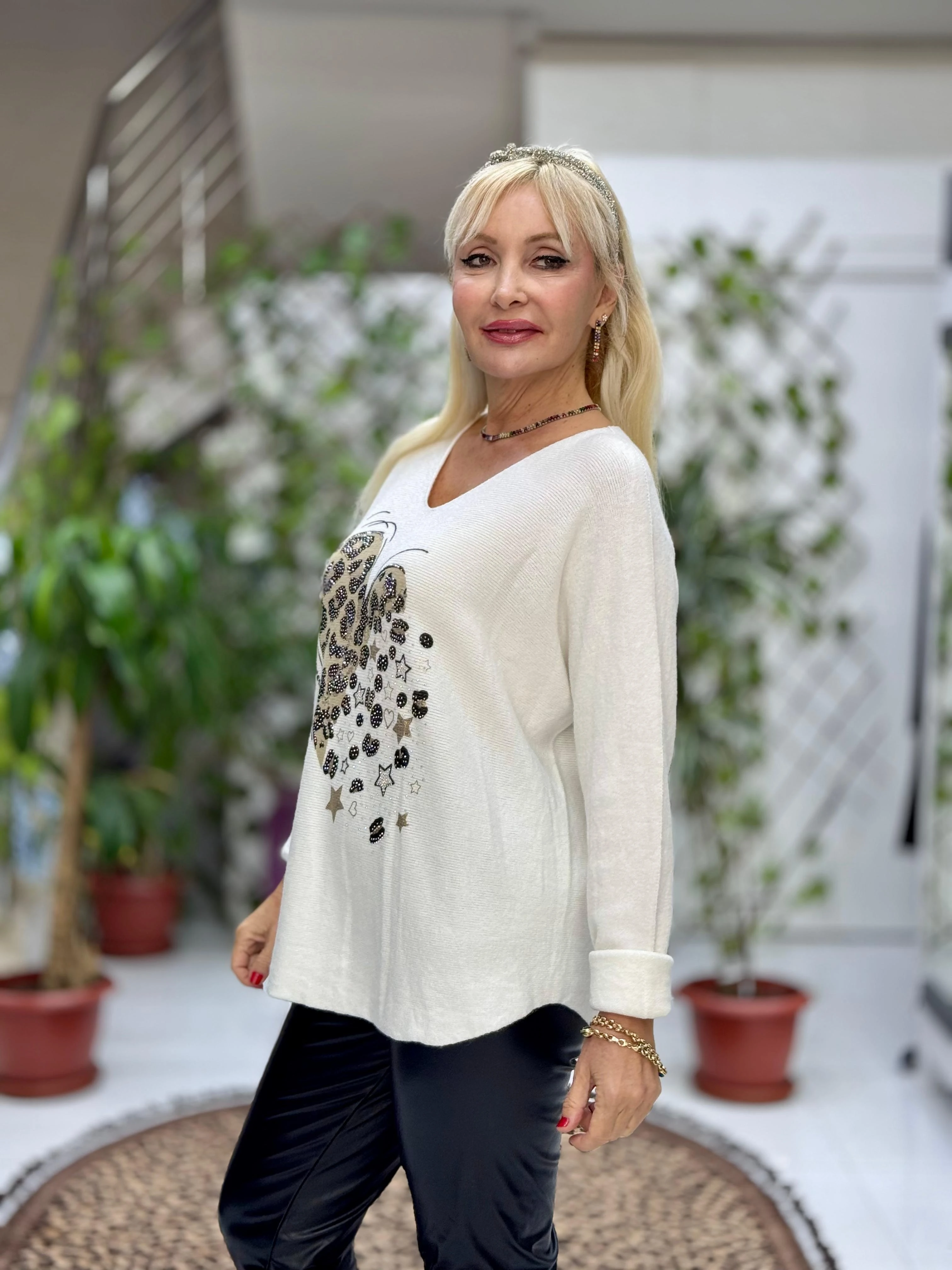 YG8023 Kalp Desenli Taşlı İtalyan Triko Bluz Beyaz