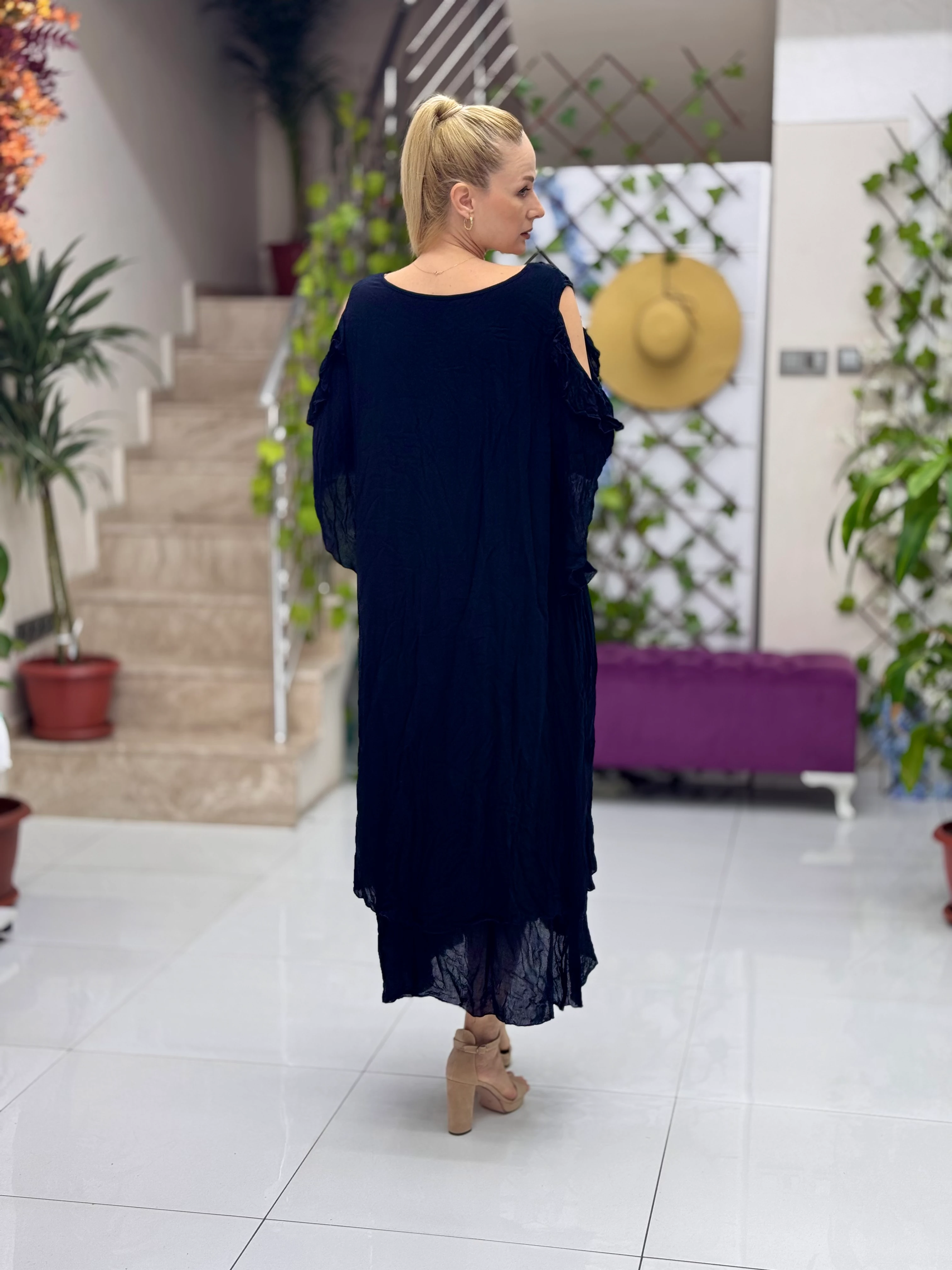 M7206 Vestido de gasa con ventana en los hombros Negro