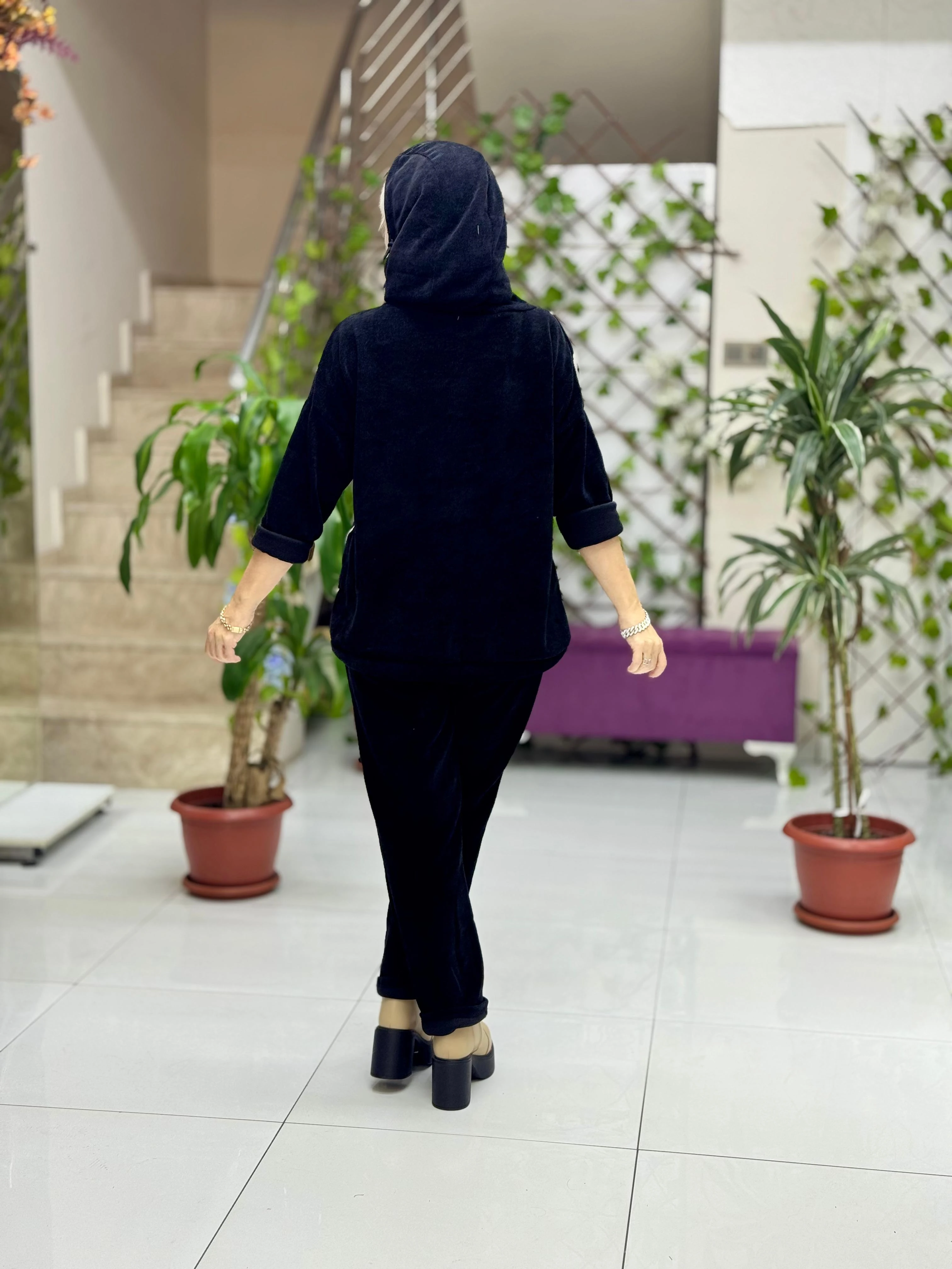 NC15531 İp Desenli Degaje Yaka İtalyan Kadife Takım Siyah