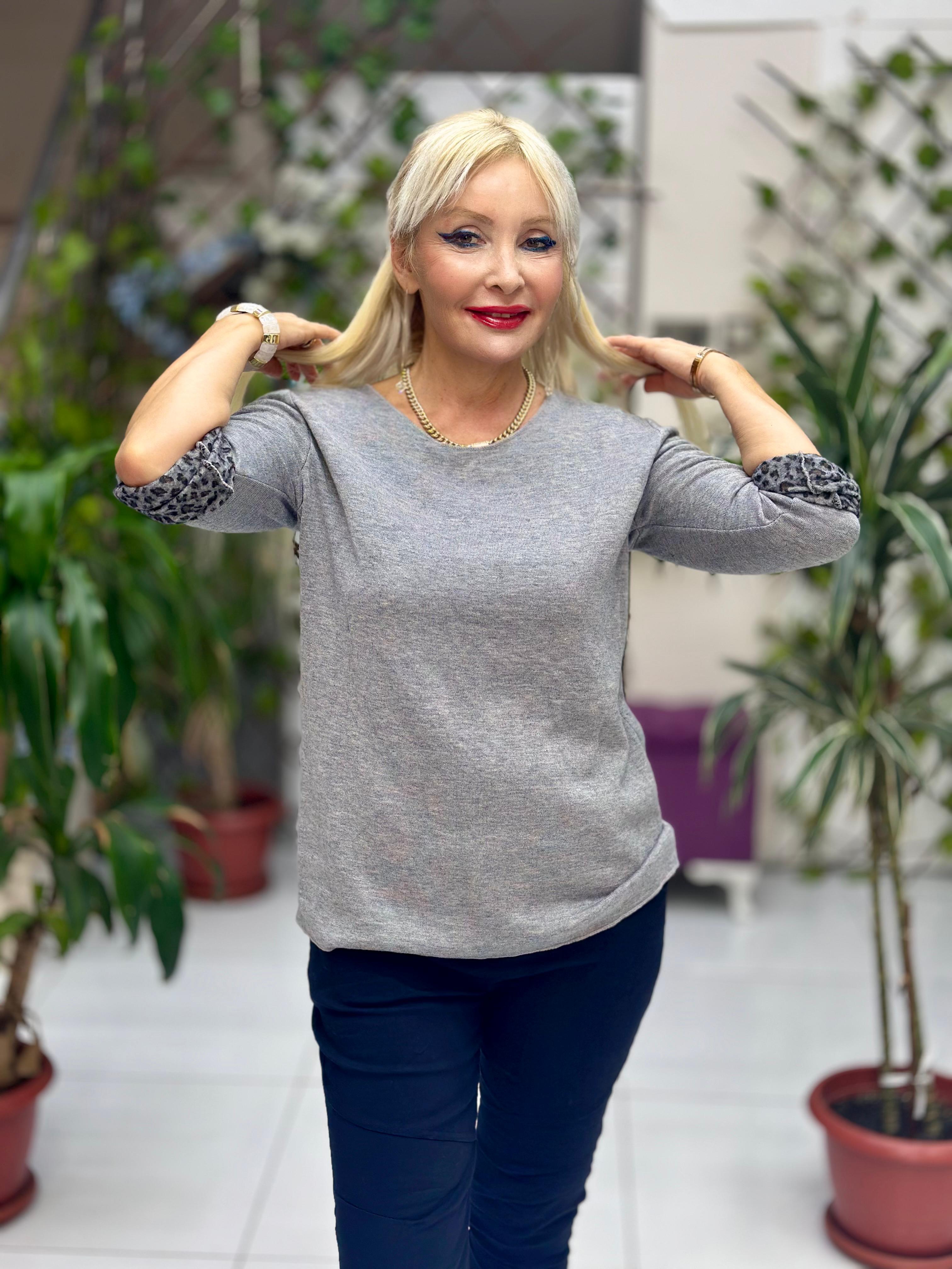 NC218181 İçi Leoparlı Yuvarlak Yaka Triko Büyük Kalıp Bluz Gri