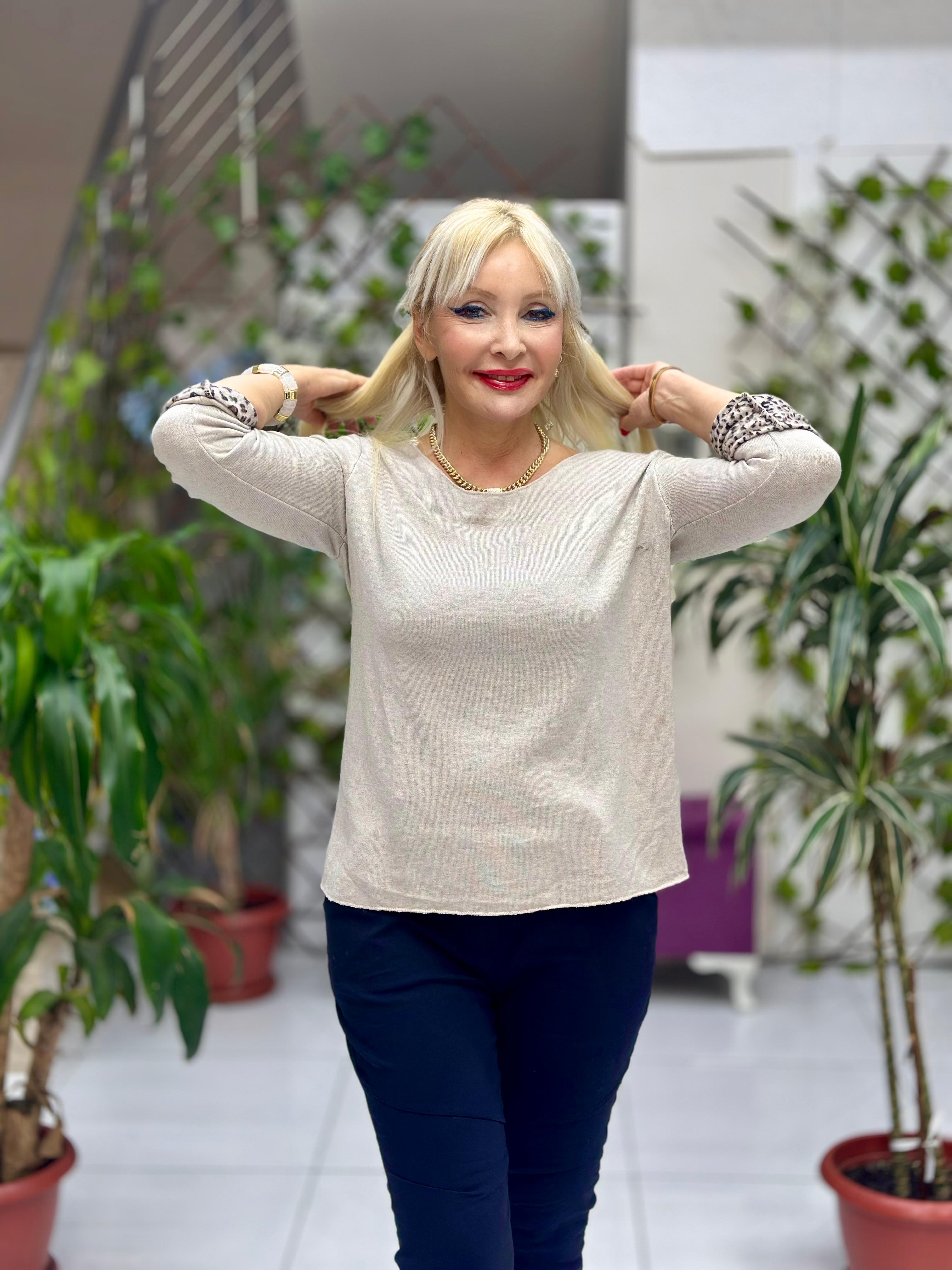 NC1202 İçi Leoparlı Yuvarlak Yaka Triko Küçük Kalıp Bluz Bej